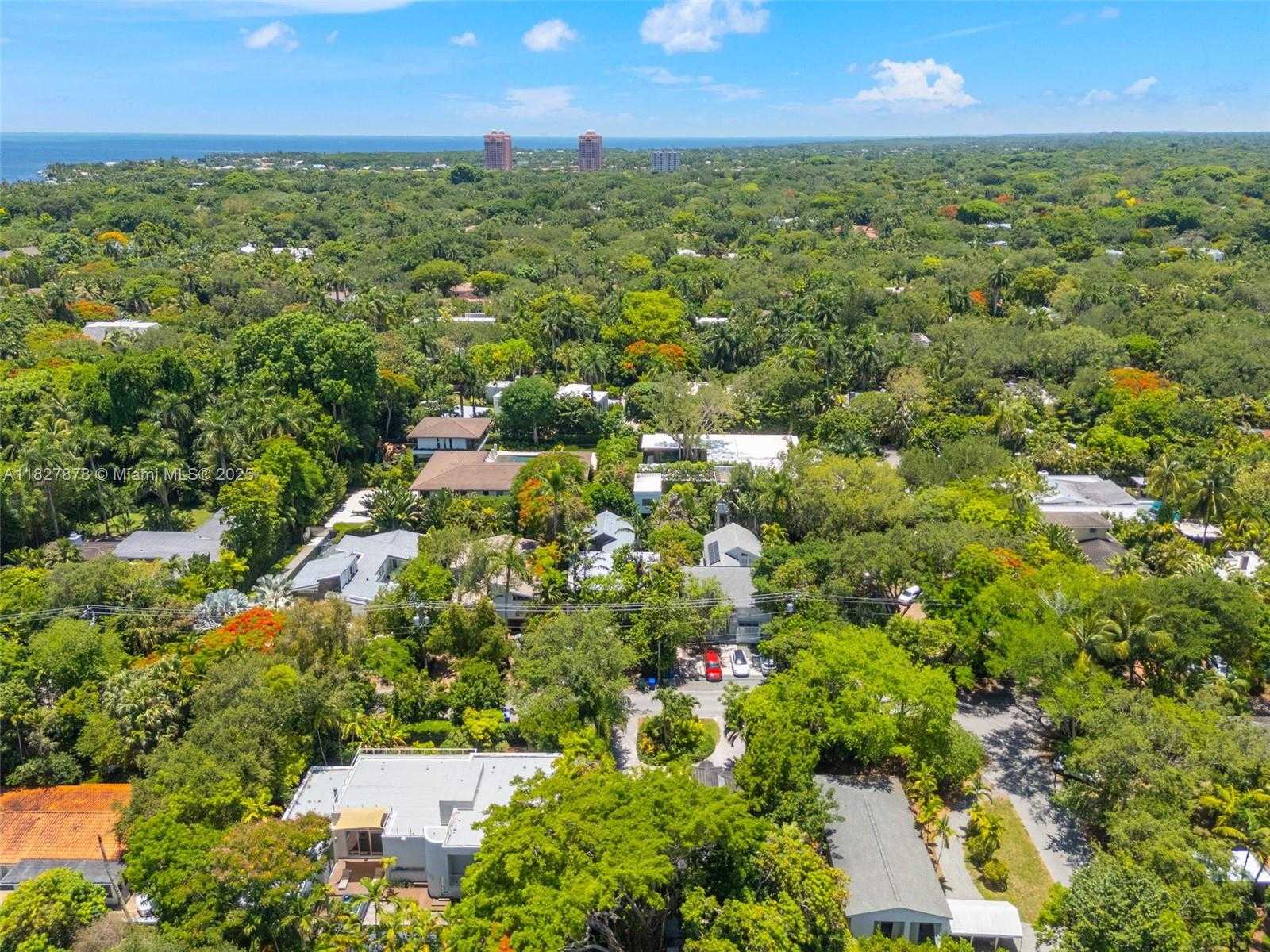 Small Image of 3865 POINCIANA AVE, Miami Number 38