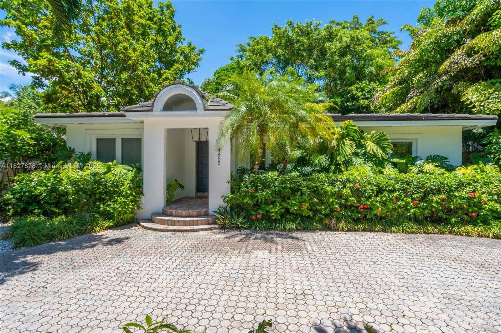 Small Image of 3865 POINCIANA AVE, Miami Number 4