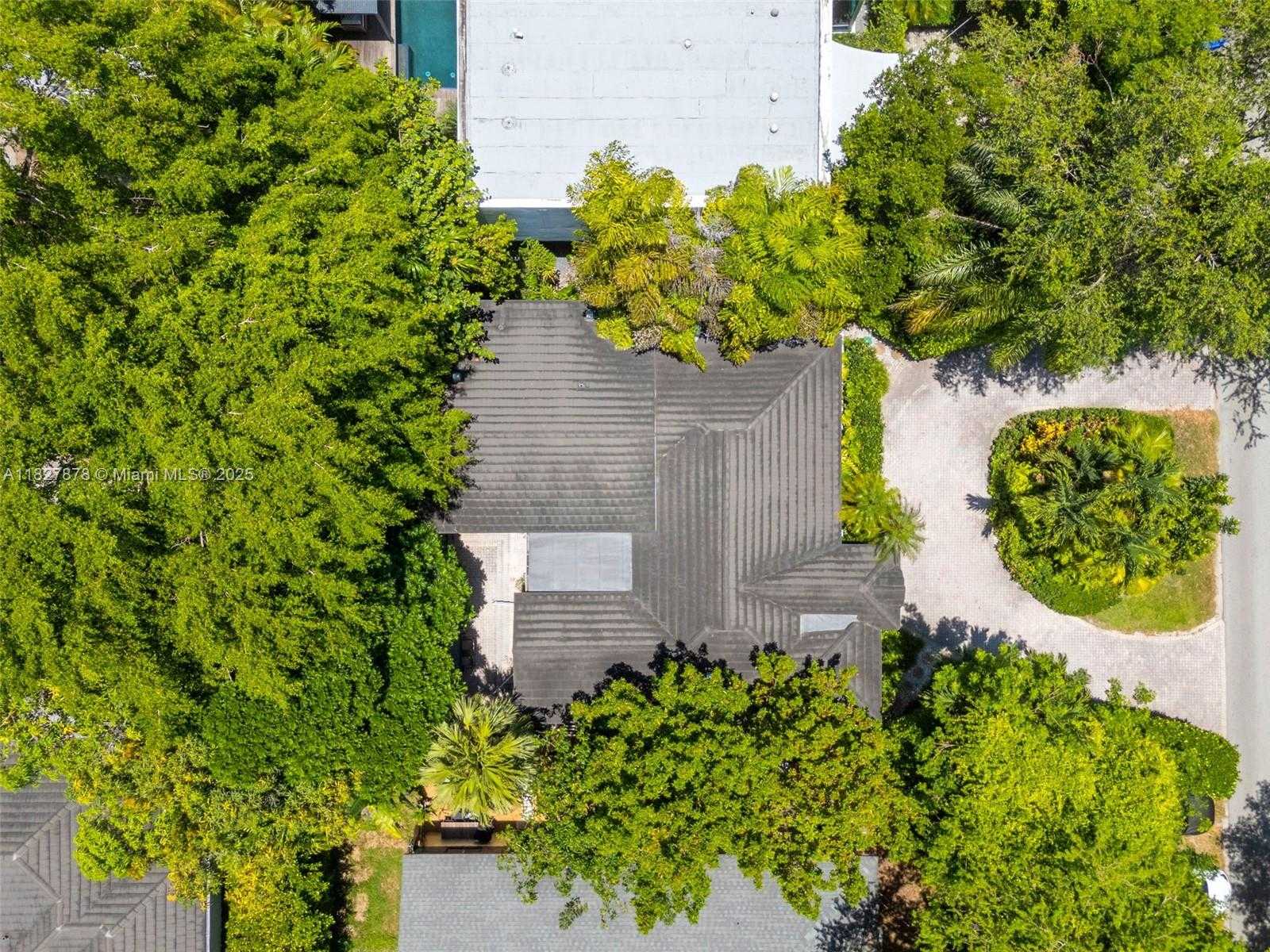 Small Image of 3865 POINCIANA AVE, Miami Number 42