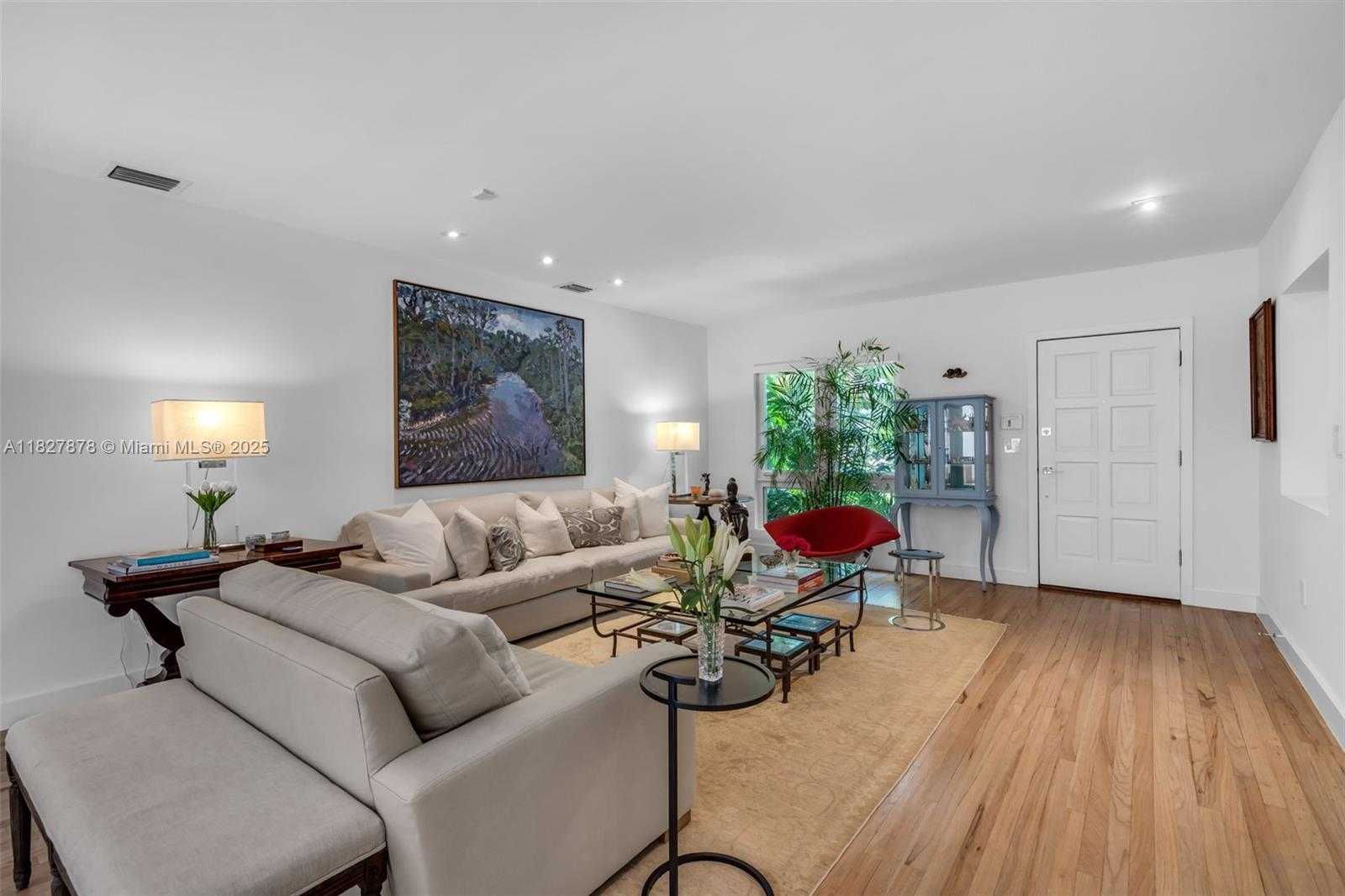 Small Image of 3865 POINCIANA AVE, Miami Number 6