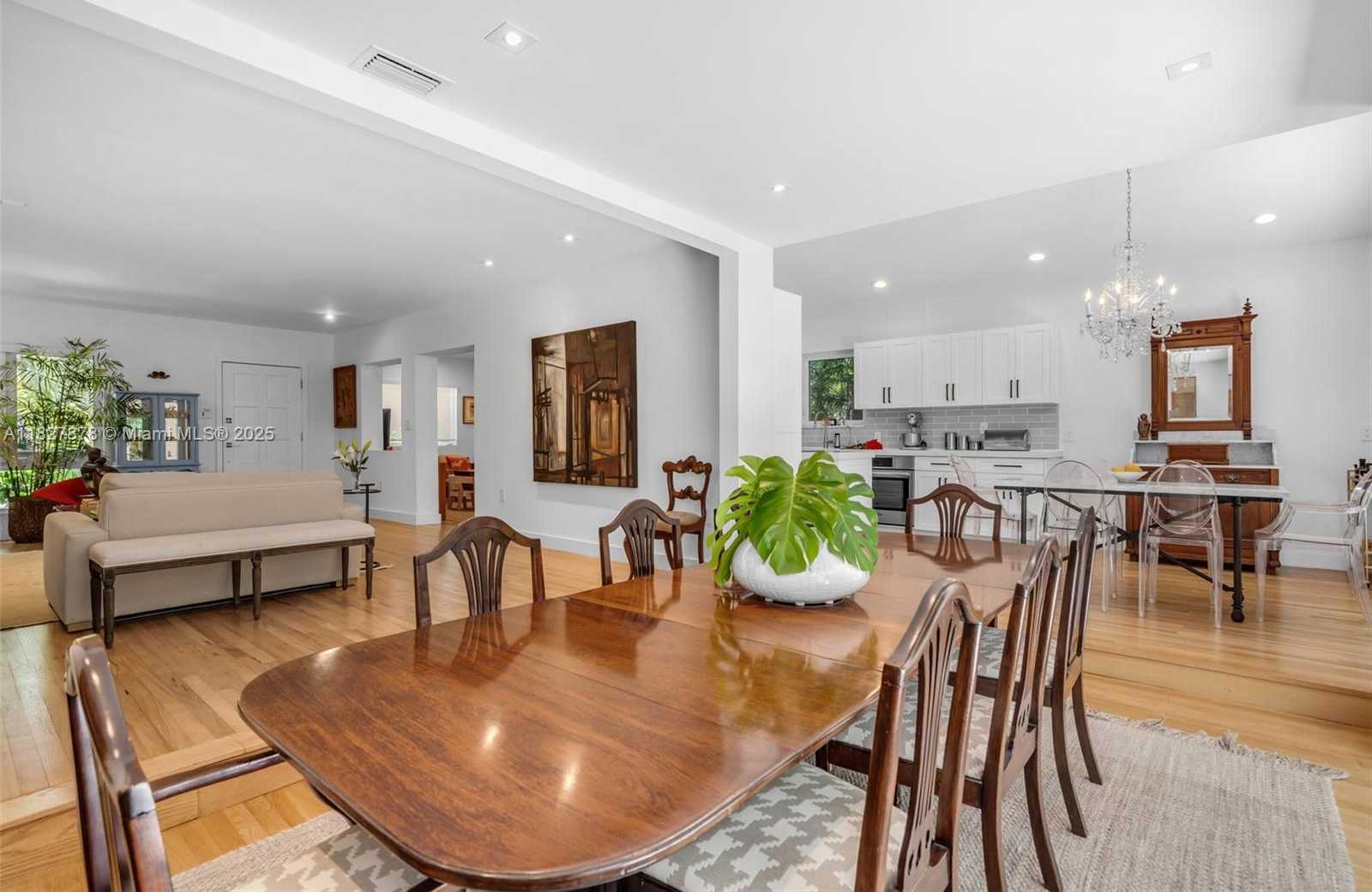 Small Image of 3865 POINCIANA AVE, Miami Number 9