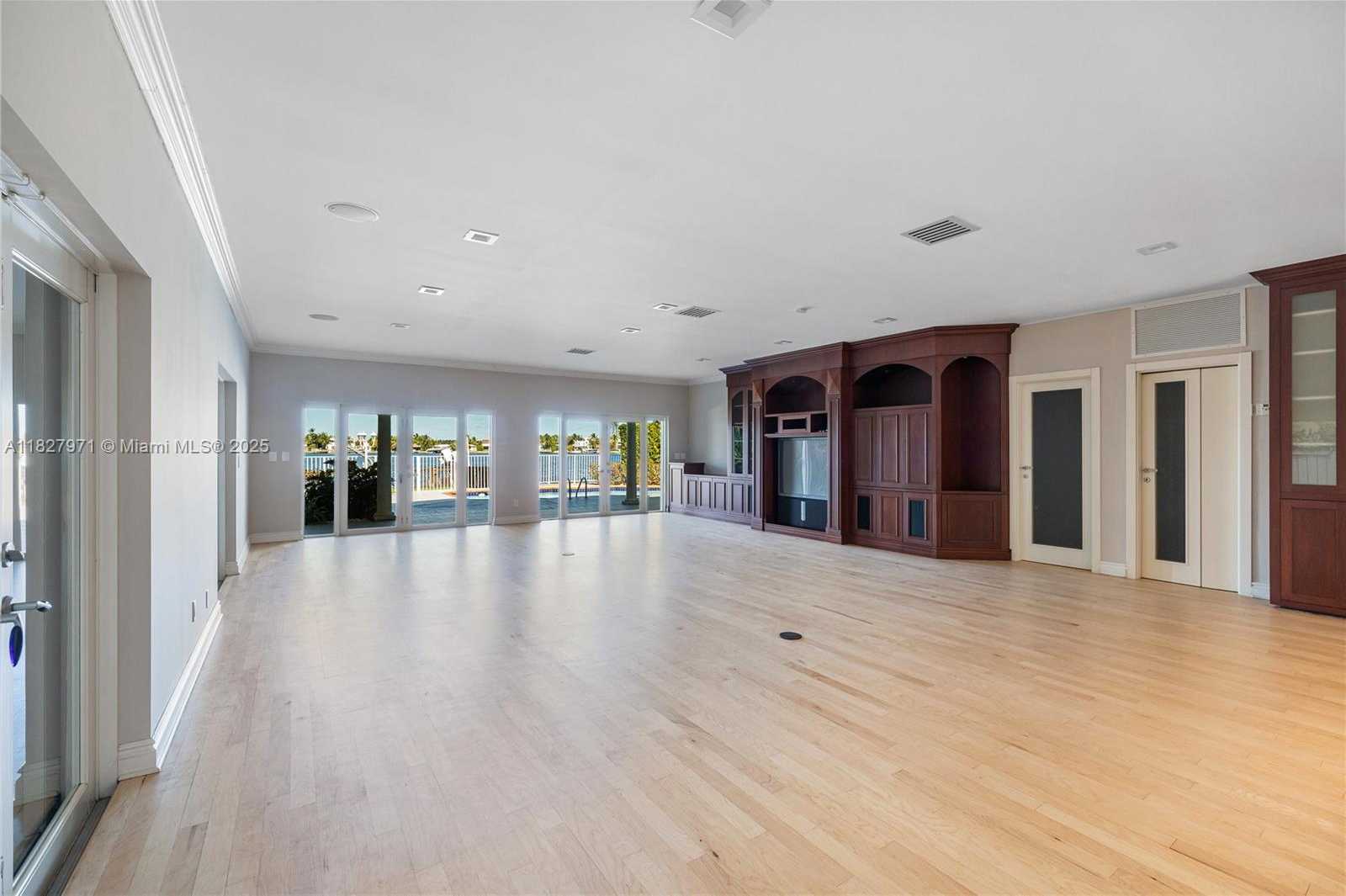 Small Image of 1375 NORTH BISCAYNE POINT RD, Miami Beach Number 19