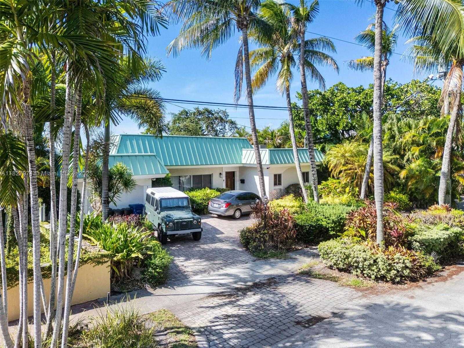 Small Image of 1375 NORTH BISCAYNE POINT RD, Miami Beach Number 2