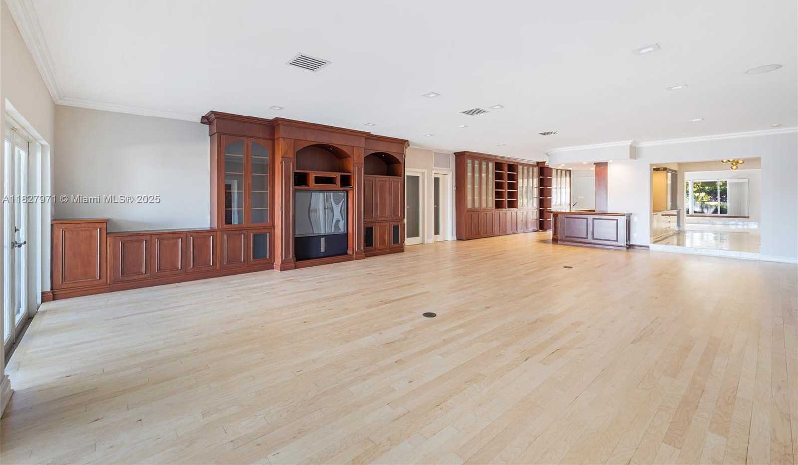 Small Image of 1375 NORTH BISCAYNE POINT RD, Miami Beach Number 20