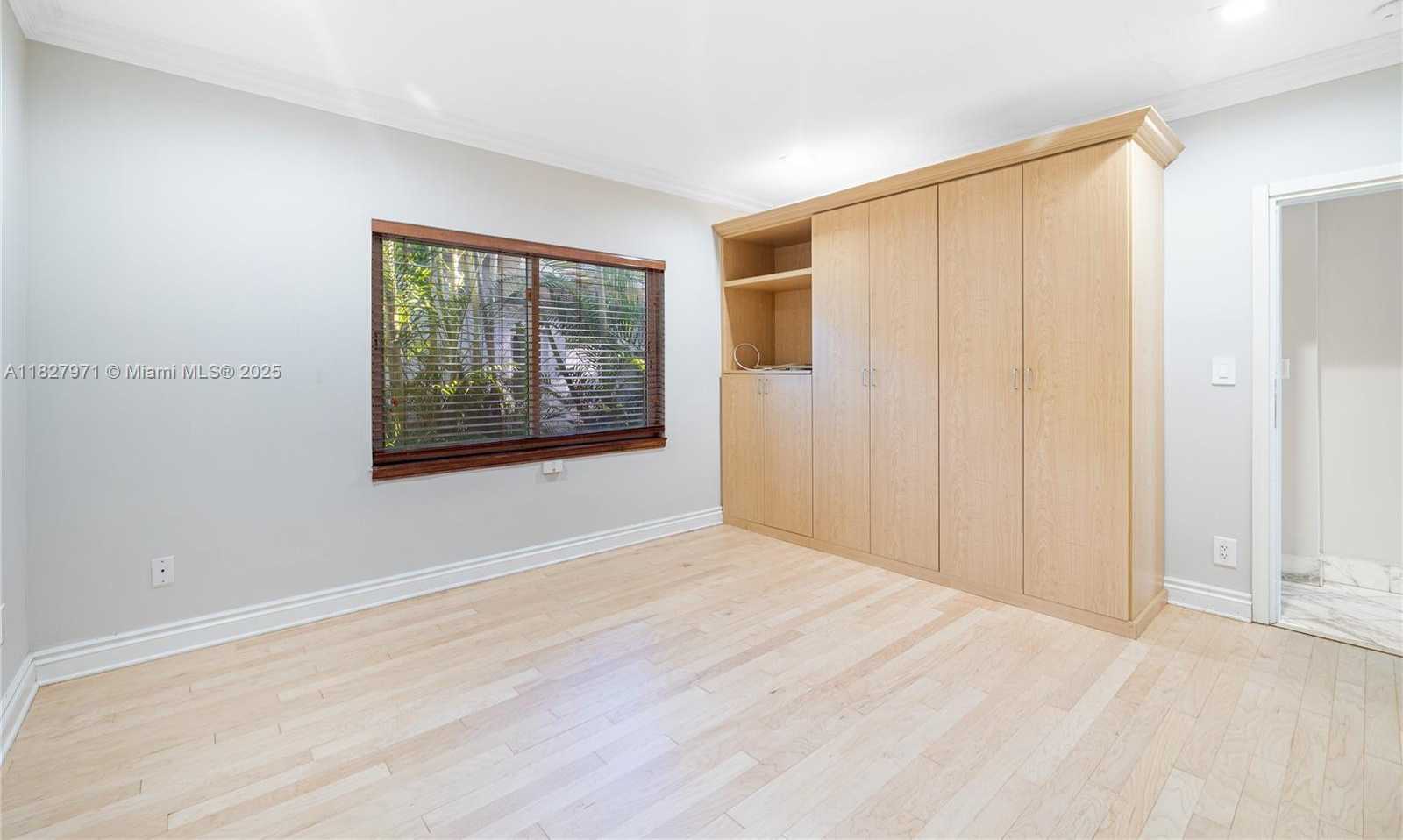 Small Image of 1375 NORTH BISCAYNE POINT RD, Miami Beach Number 26