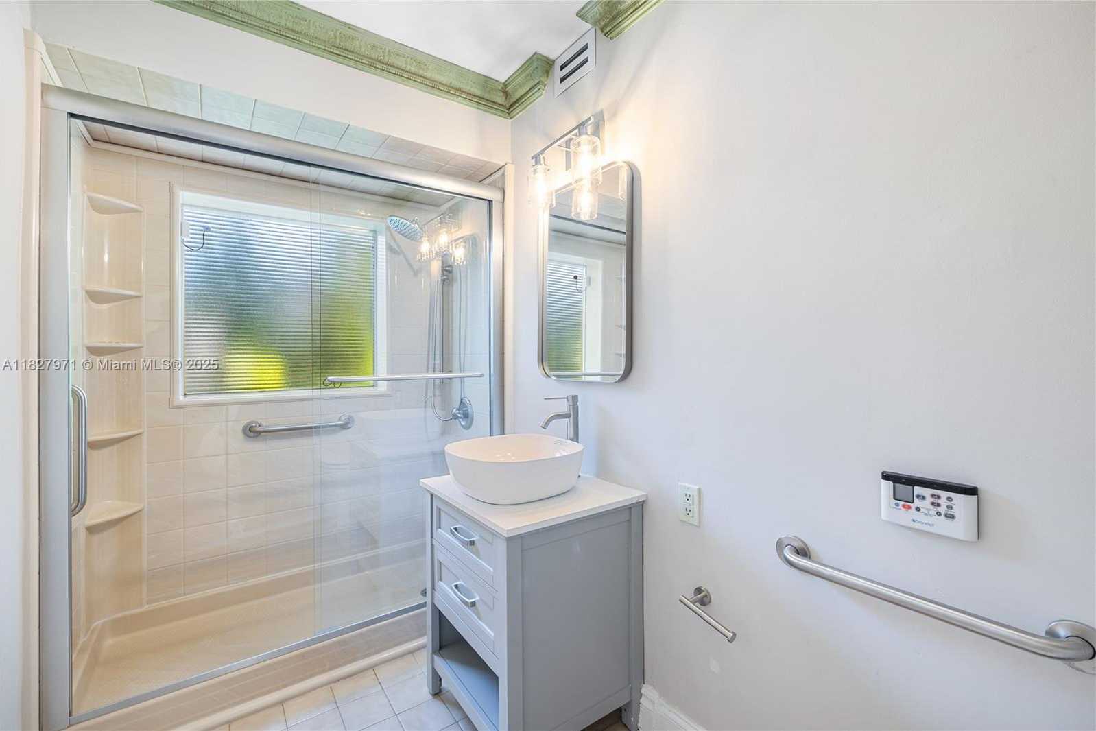 Small Image of 1375 NORTH BISCAYNE POINT RD, Miami Beach Number 27