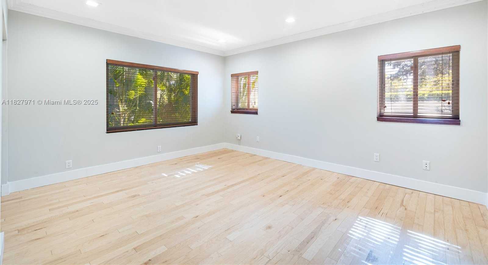 Small Image of 1375 NORTH BISCAYNE POINT RD, Miami Beach Number 28