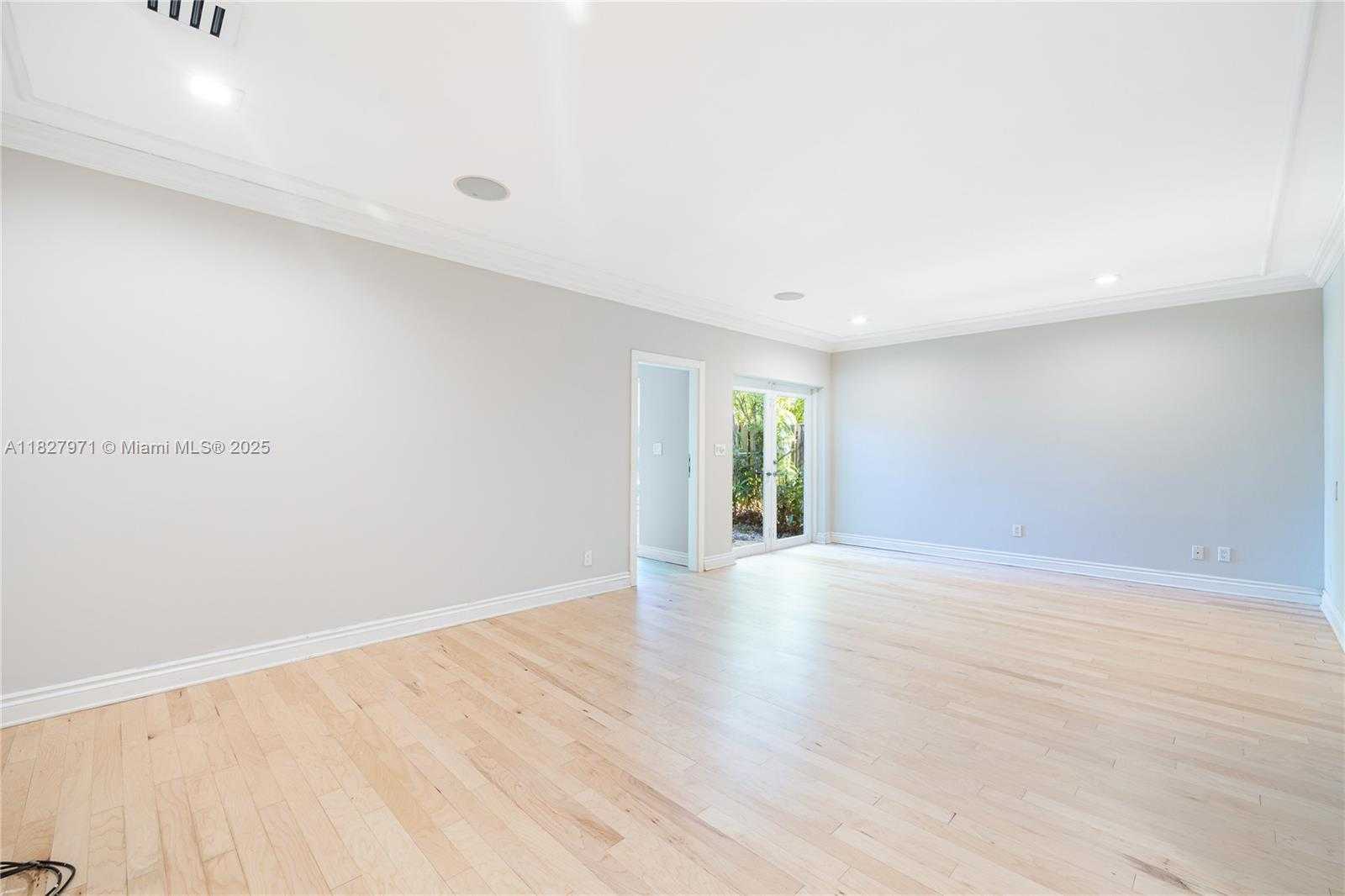 Small Image of 1375 NORTH BISCAYNE POINT RD, Miami Beach Number 29