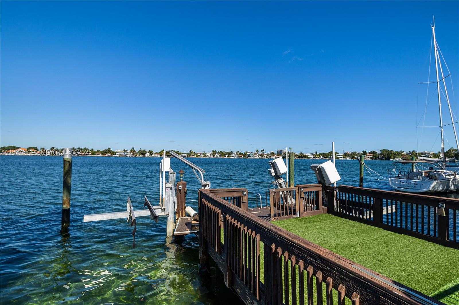 Small Image of 1375 NORTH BISCAYNE POINT RD, Miami Beach Number 42