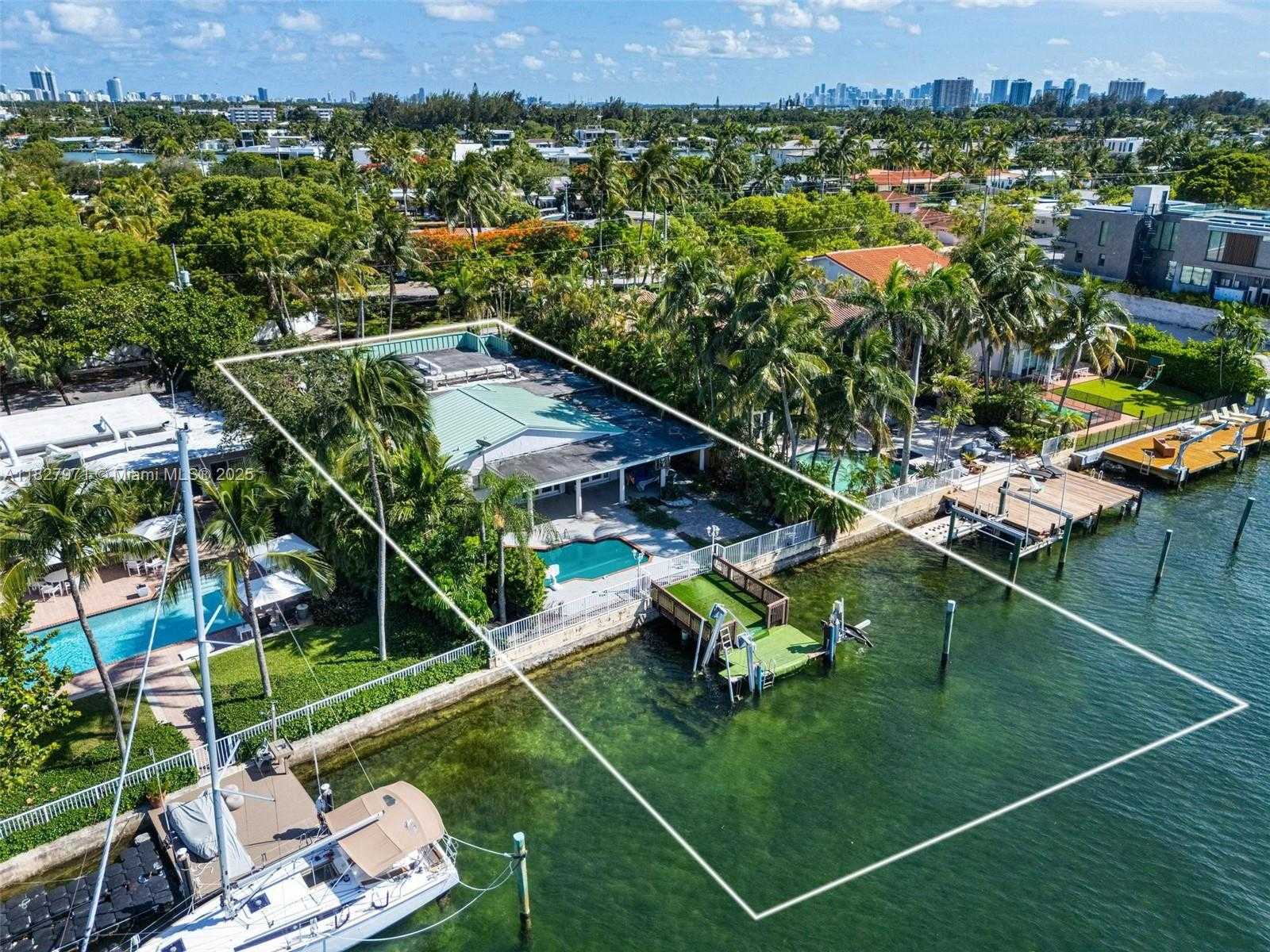 Small Image of 1375 NORTH BISCAYNE POINT RD, Miami Beach Number 6