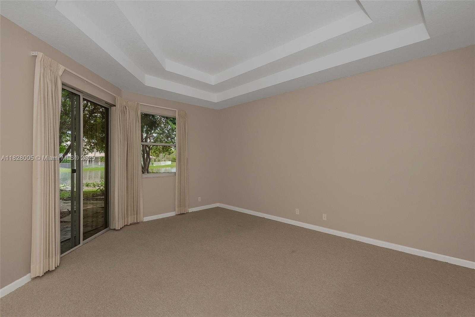 Small Image of 3843 OAK RIDGE CIR, Weston Number 16
