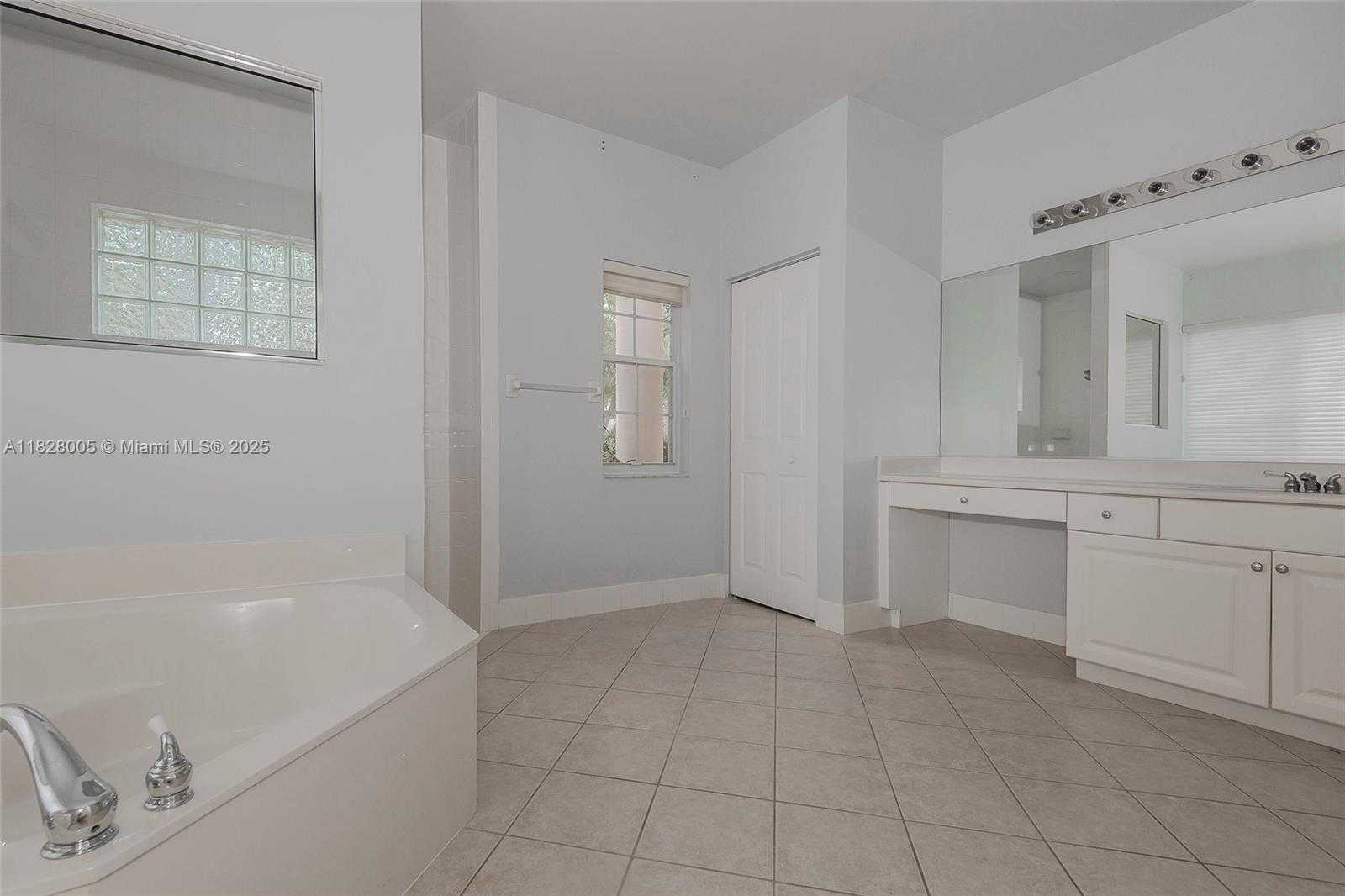 Small Image of 3843 OAK RIDGE CIR, Weston Number 19