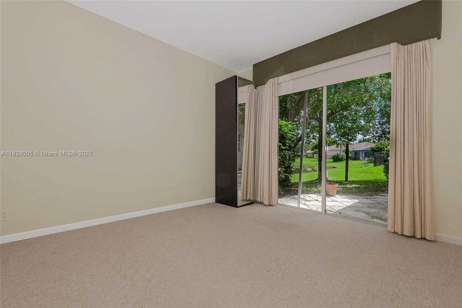 Small Image of 3843 OAK RIDGE CIR, Weston Number 22