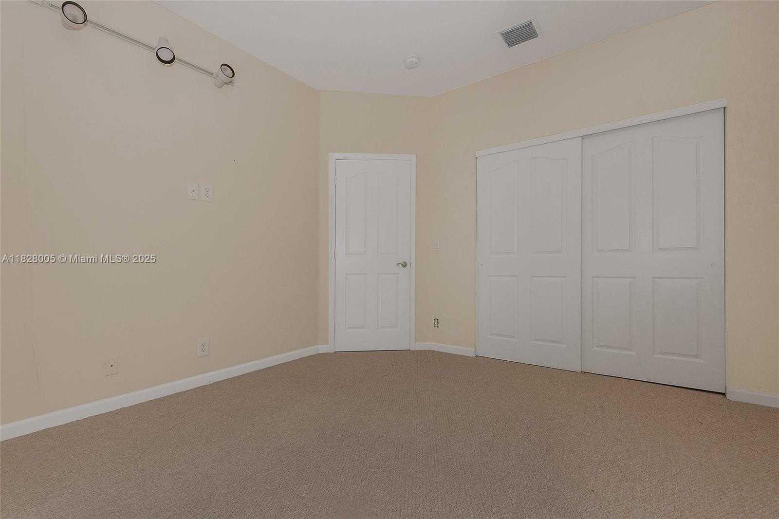 Small Image of 3843 OAK RIDGE CIR, Weston Number 24