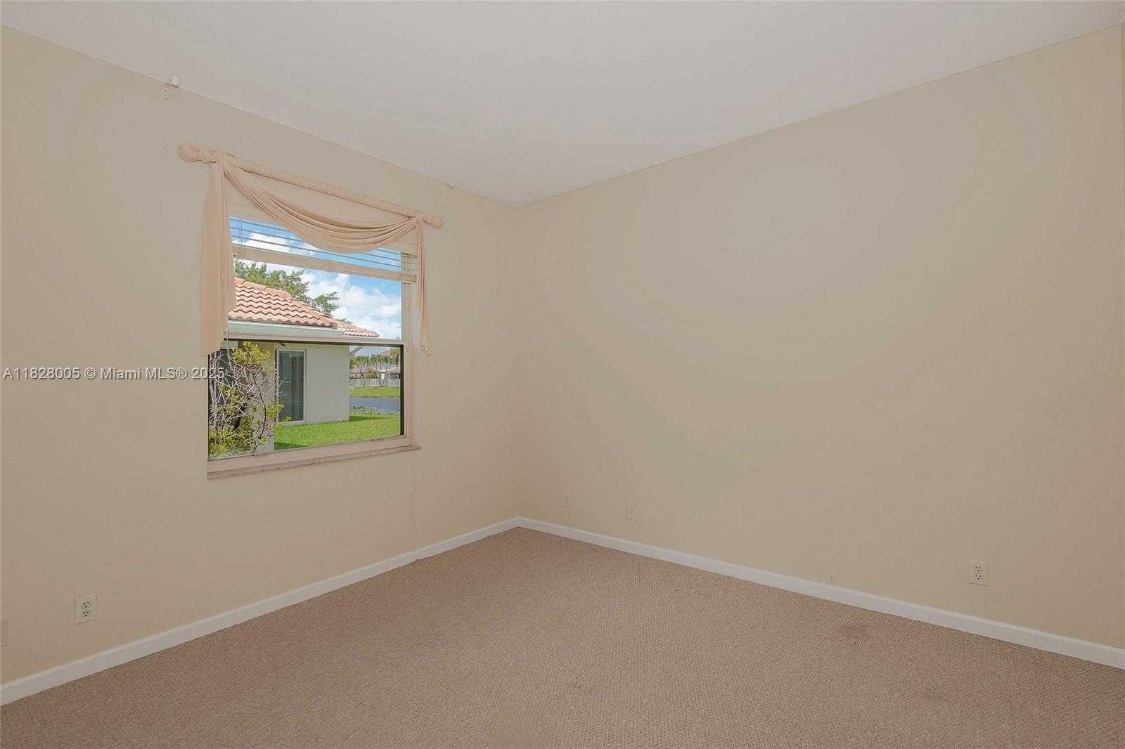 Small Image of 3843 OAK RIDGE CIR, Weston Number 28