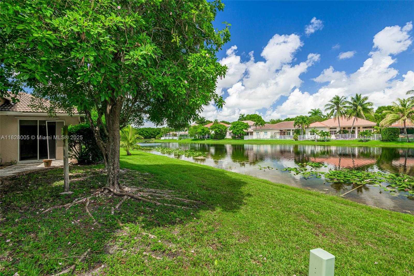 Small Image of 3843 OAK RIDGE CIR, Weston Number 39