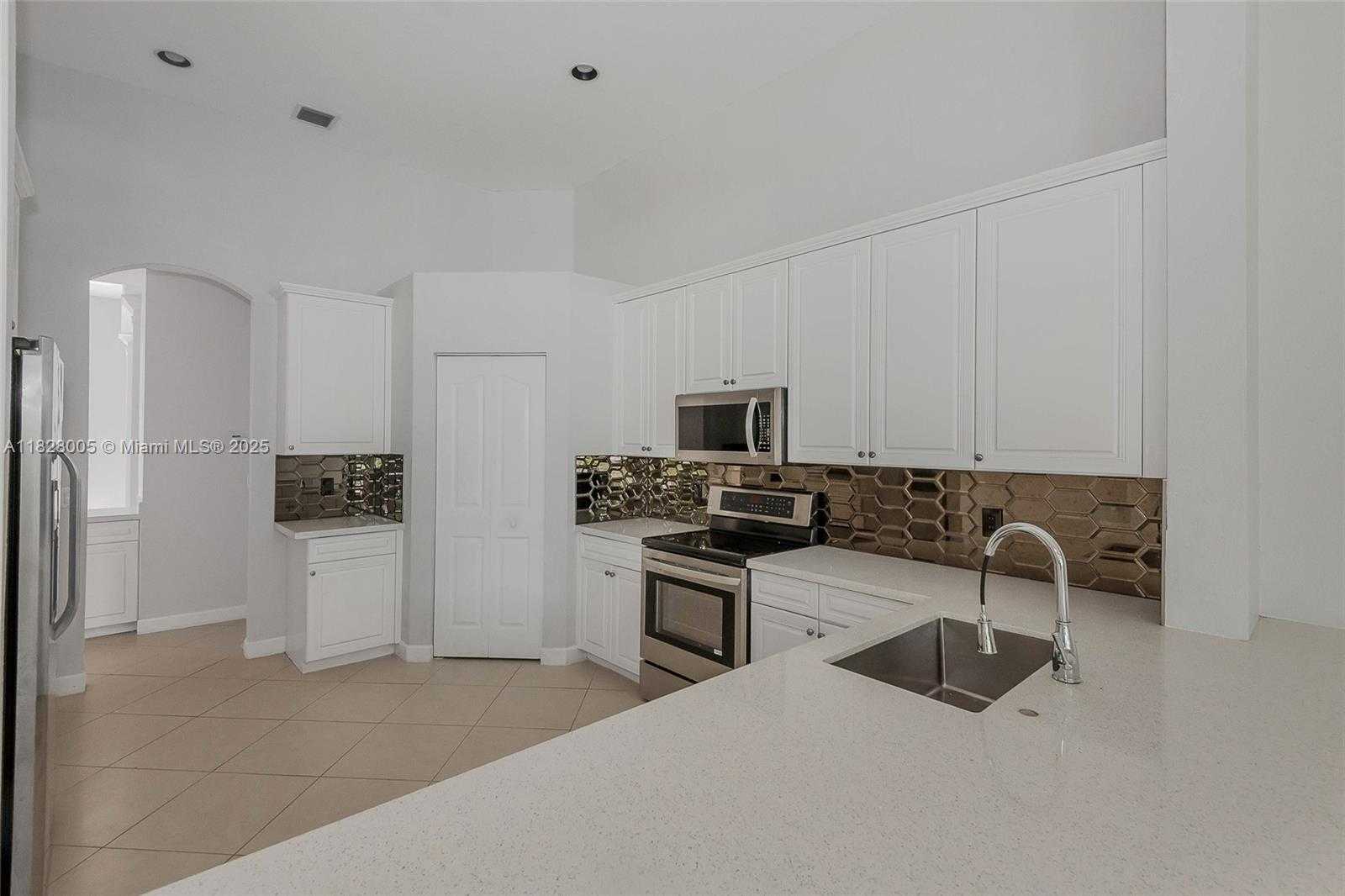 Small Image of 3843 OAK RIDGE CIR, Weston Number 5