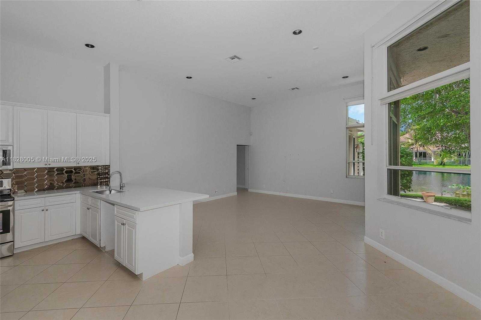 Small Image of 3843 OAK RIDGE CIR, Weston Number 6