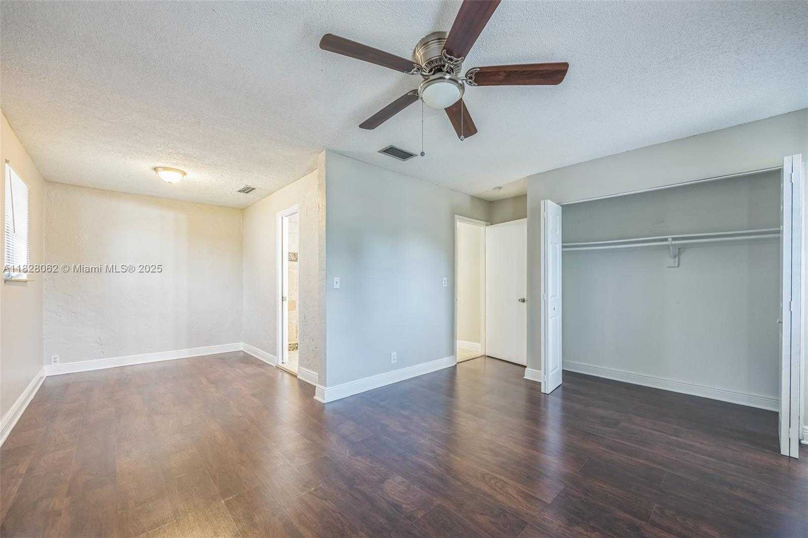 Small Image of 867 RAMBLEWOOD DR, Coral Springs Number 12