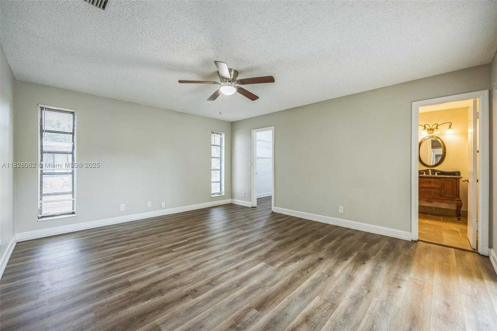 Small Image of 867 RAMBLEWOOD DR, Coral Springs Number 15