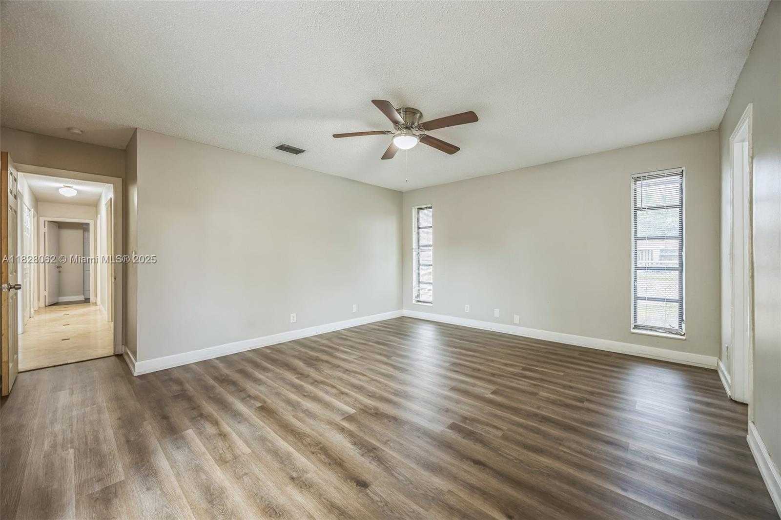 Small Image of 867 RAMBLEWOOD DR, Coral Springs Number 18