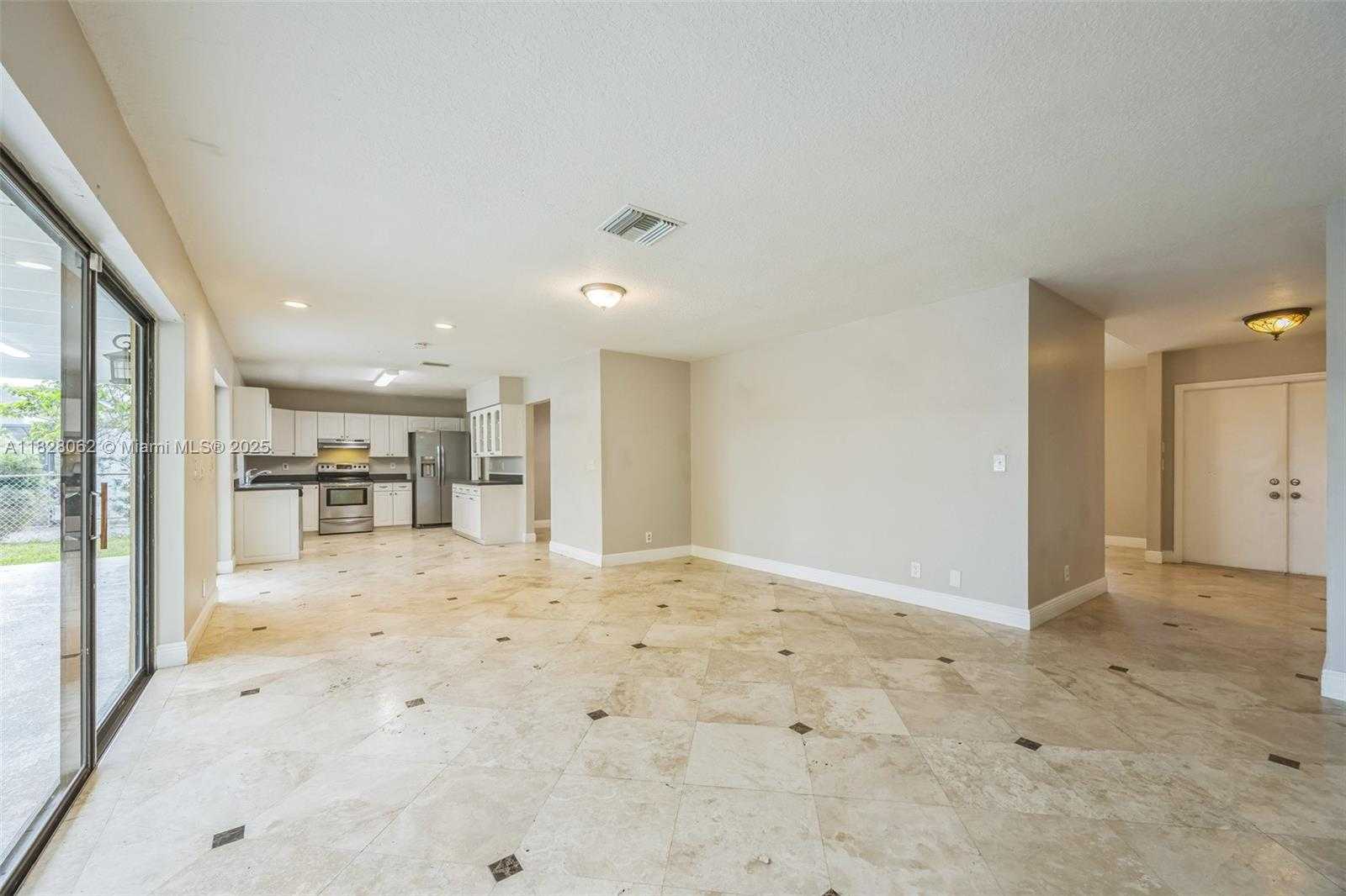 Small Image of 867 RAMBLEWOOD DR, Coral Springs Number 21