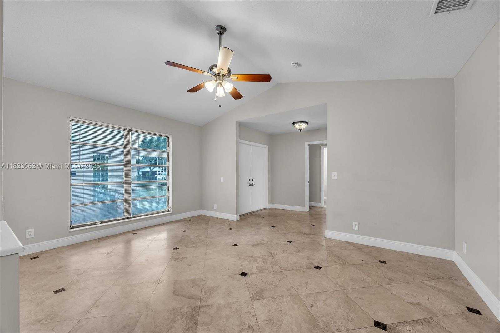 Small Image of 867 RAMBLEWOOD DR, Coral Springs Number 22