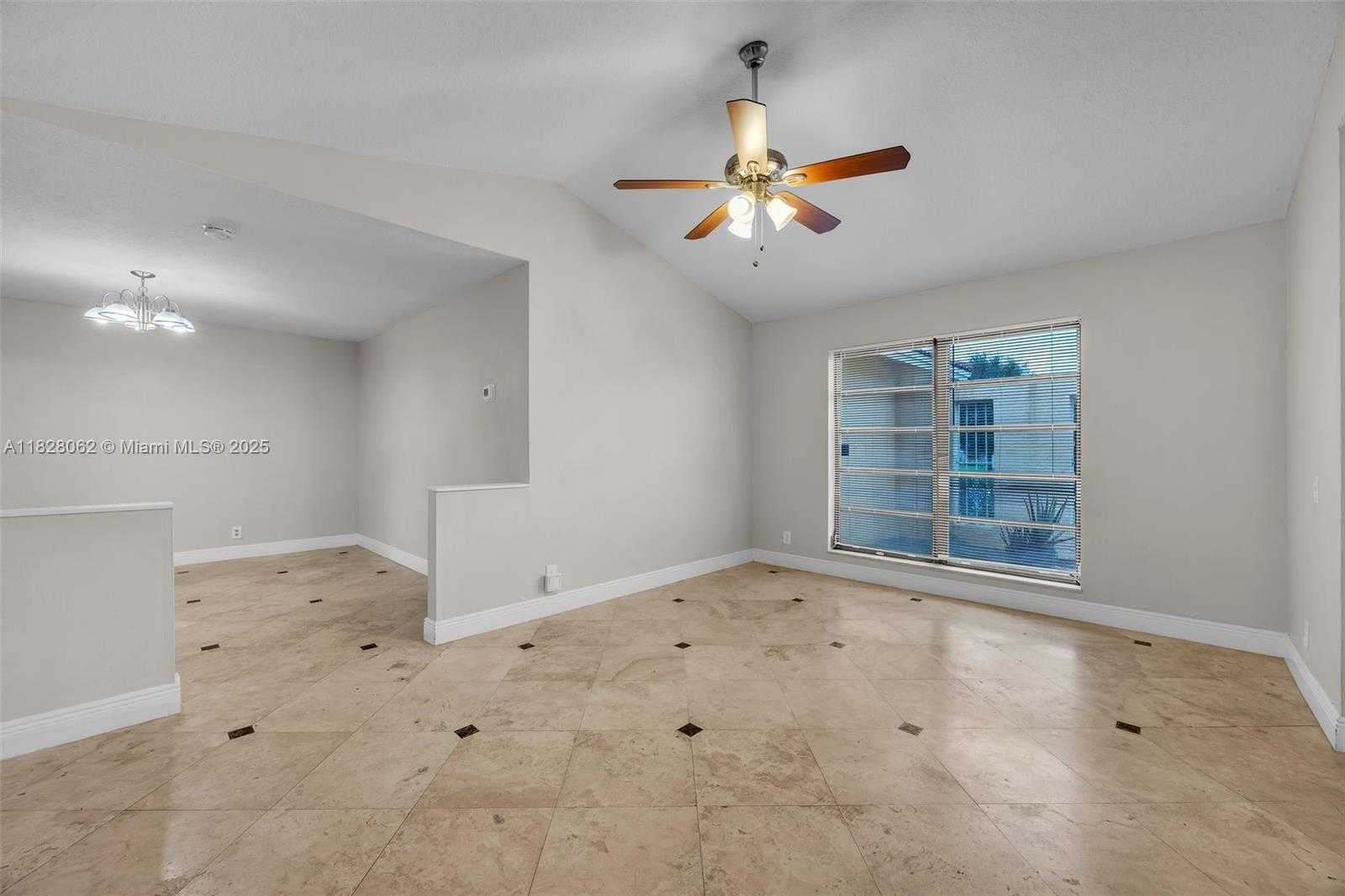 Small Image of 867 RAMBLEWOOD DR, Coral Springs Number 23