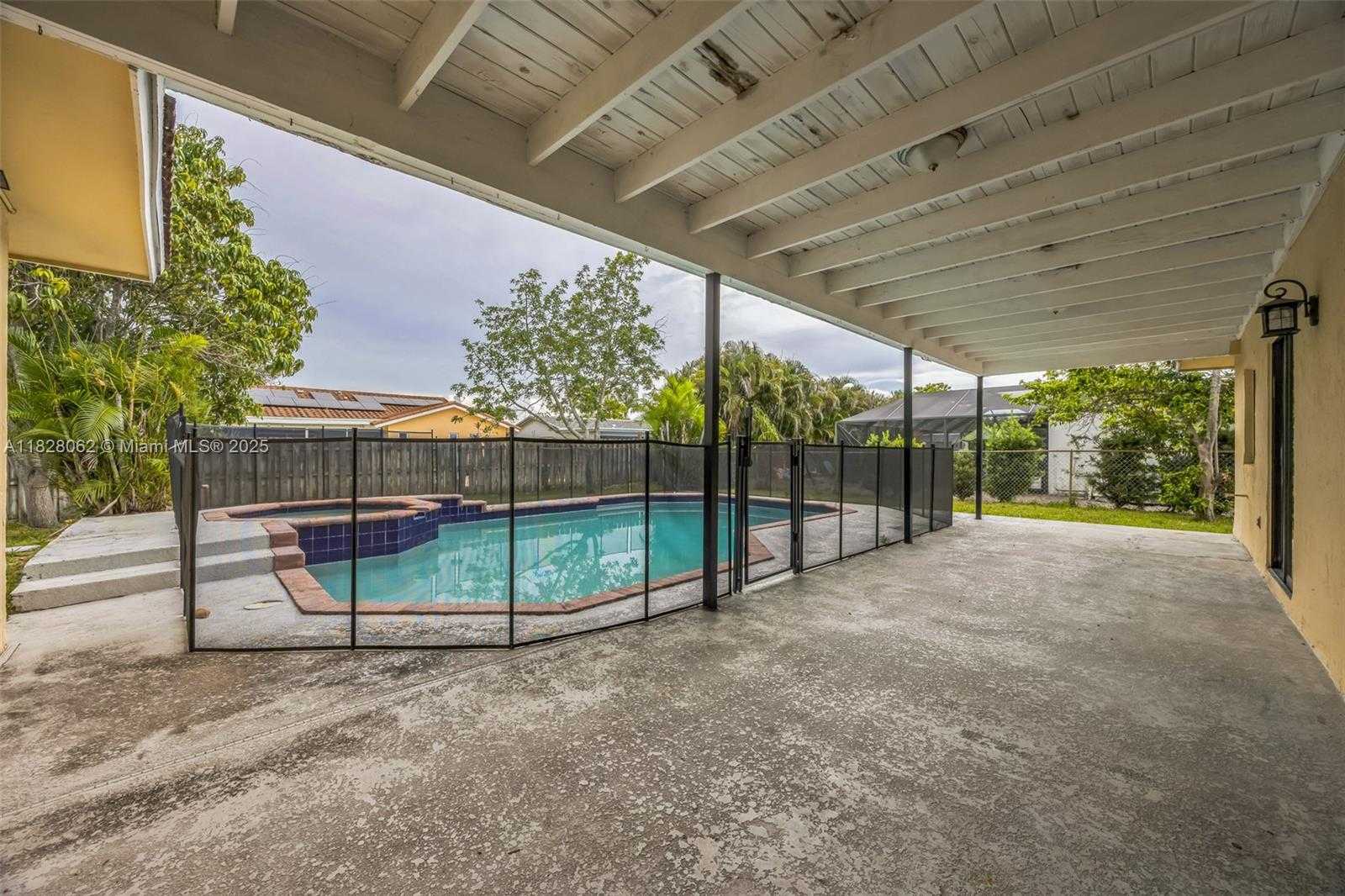 Small Image of 867 RAMBLEWOOD DR, Coral Springs Number 26