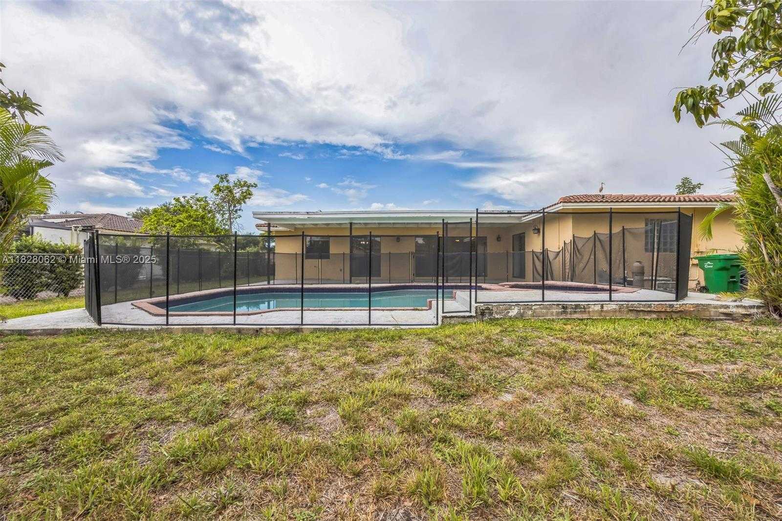 Small Image of 867 RAMBLEWOOD DR, Coral Springs Number 27