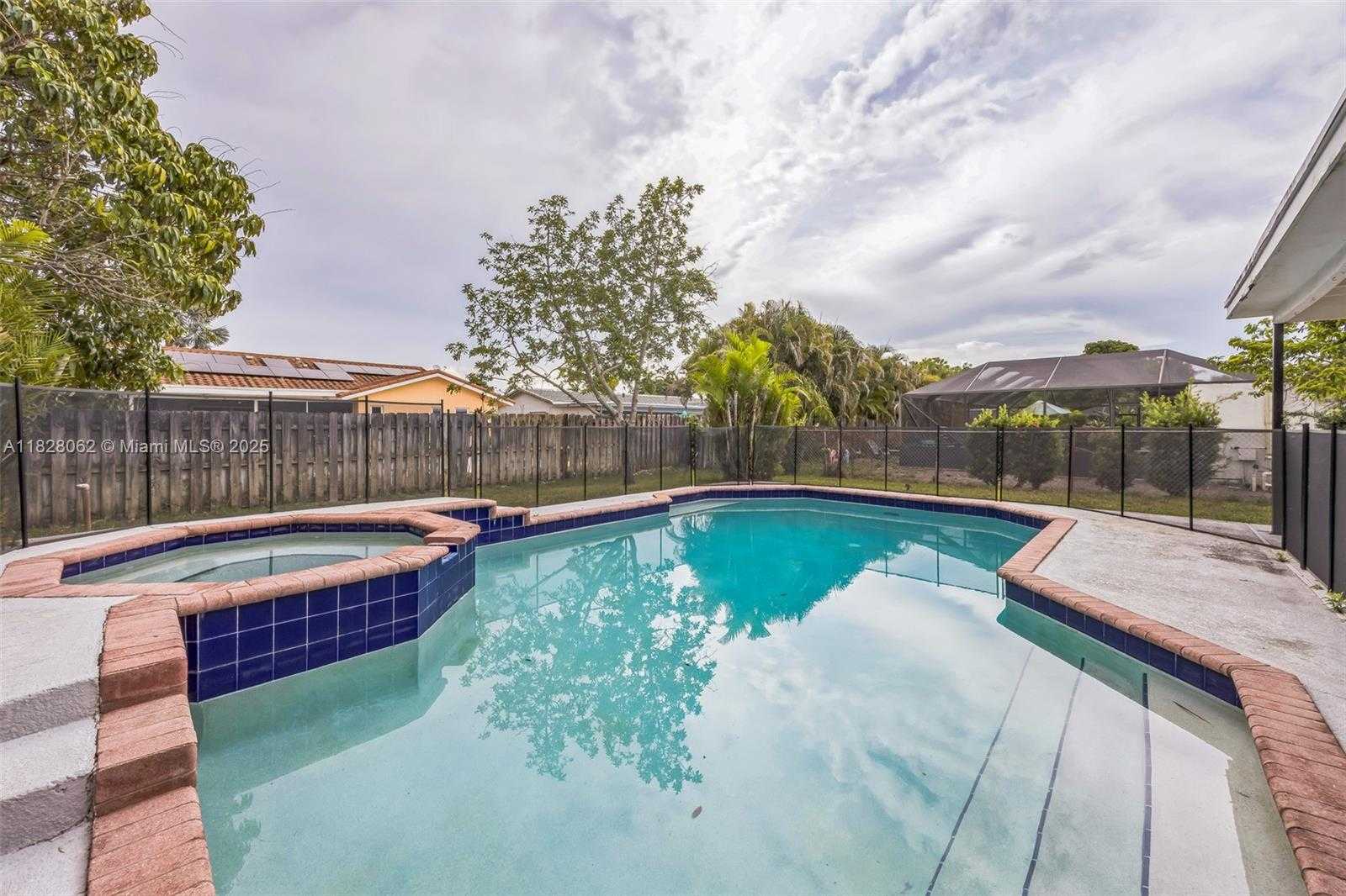 Small Image of 867 RAMBLEWOOD DR, Coral Springs Number 3
