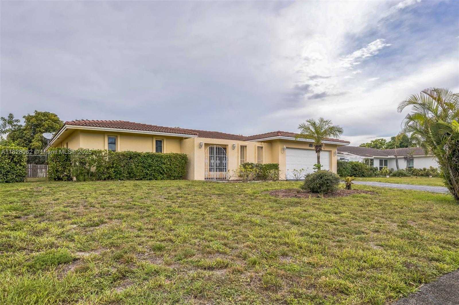 Small Image of 867 RAMBLEWOOD DR, Coral Springs Number 30