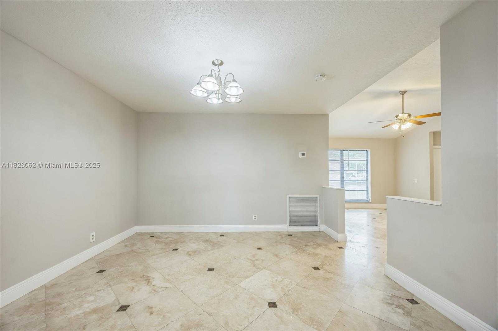 Small Image of 867 RAMBLEWOOD DR, Coral Springs Number 4