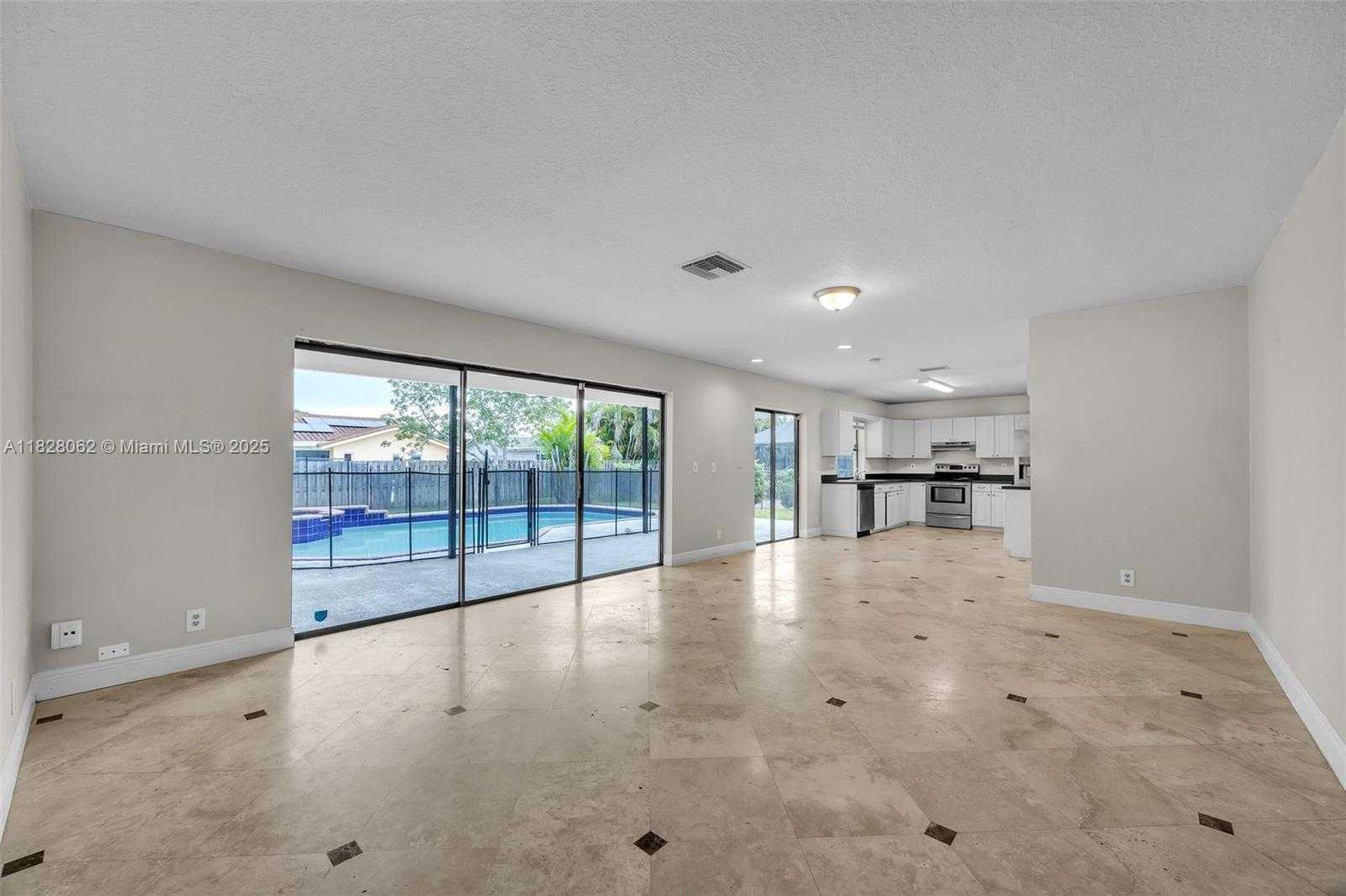 Small Image of 867 RAMBLEWOOD DR, Coral Springs Number 5