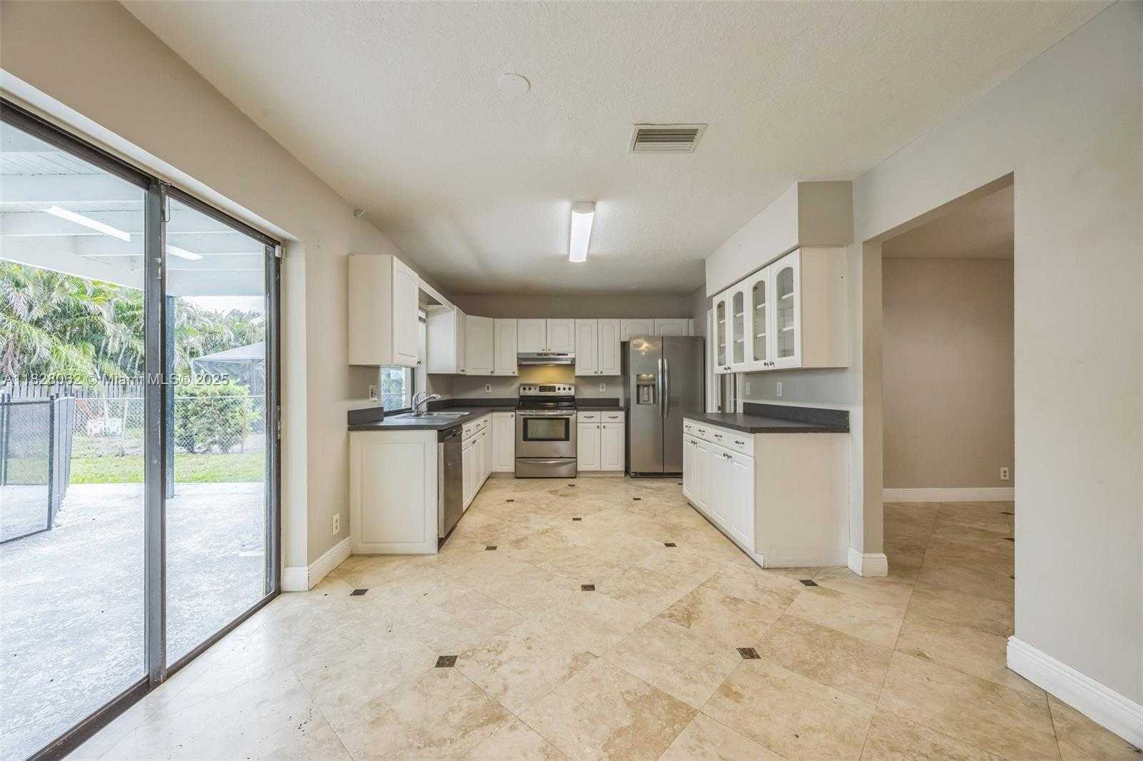 Small Image of 867 RAMBLEWOOD DR, Coral Springs Number 7