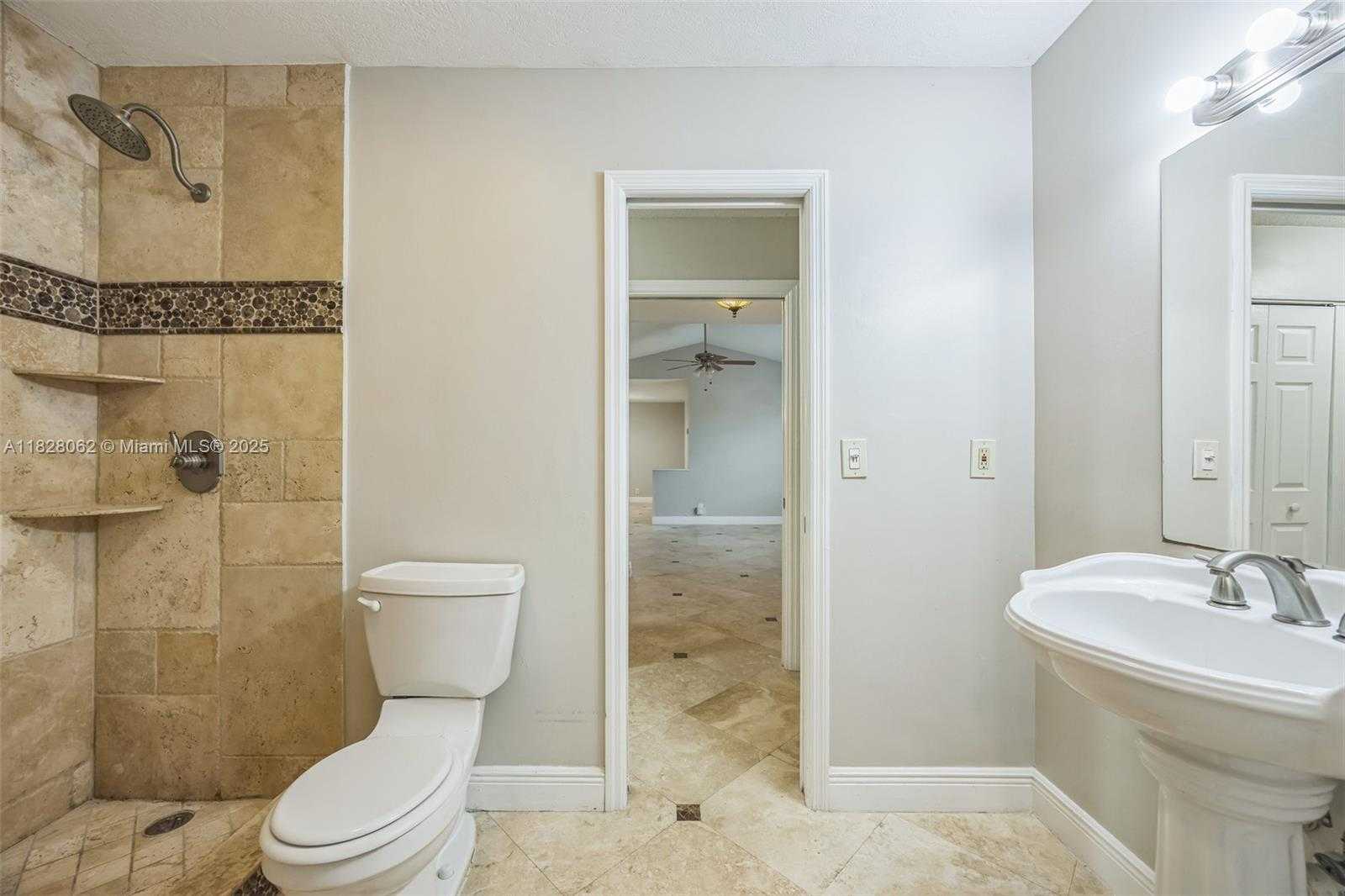 Small Image of 867 RAMBLEWOOD DR, Coral Springs Number 9