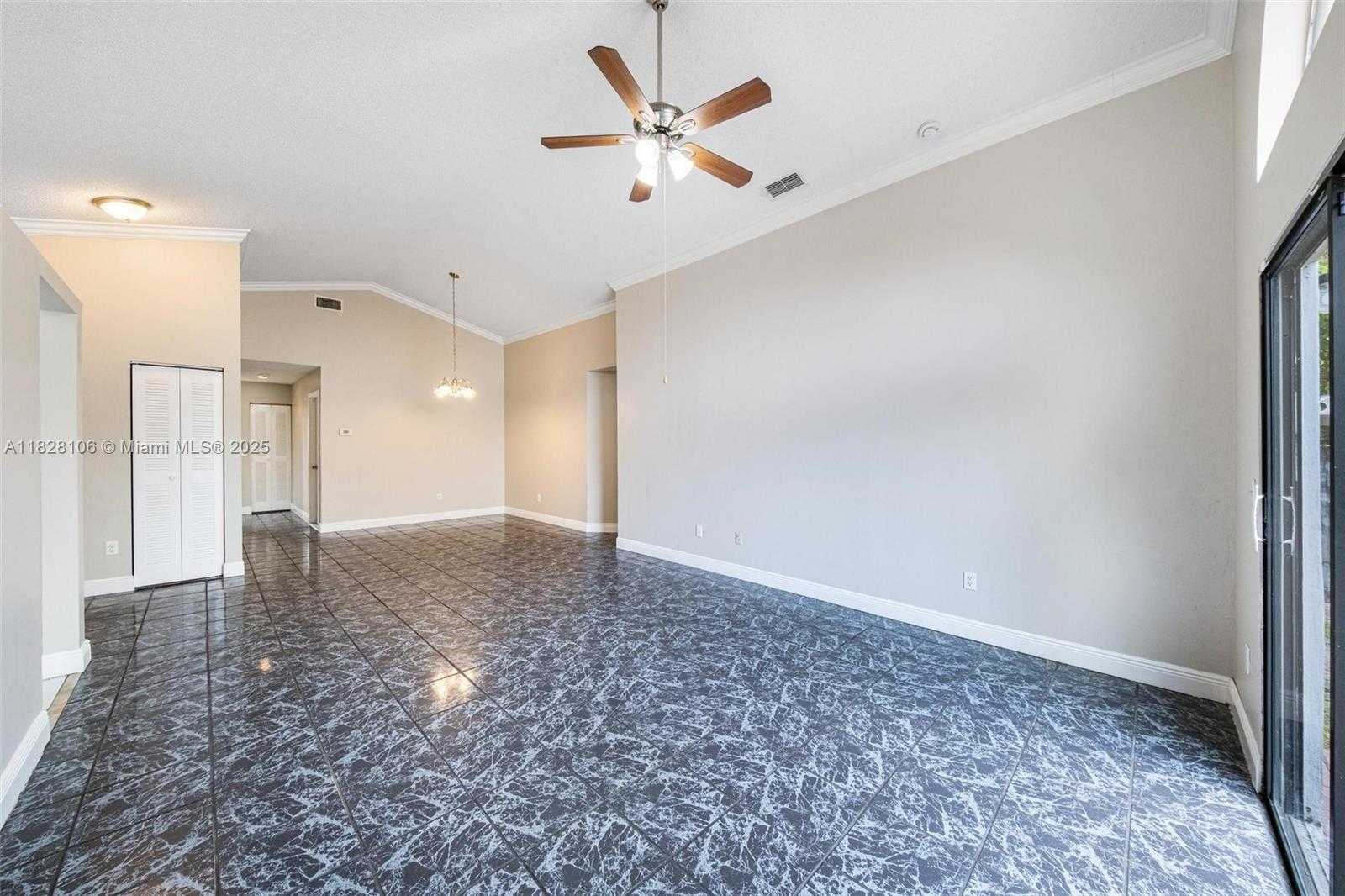 Small Image of 620 LAUREL WAY, North Lauderdale Number 10