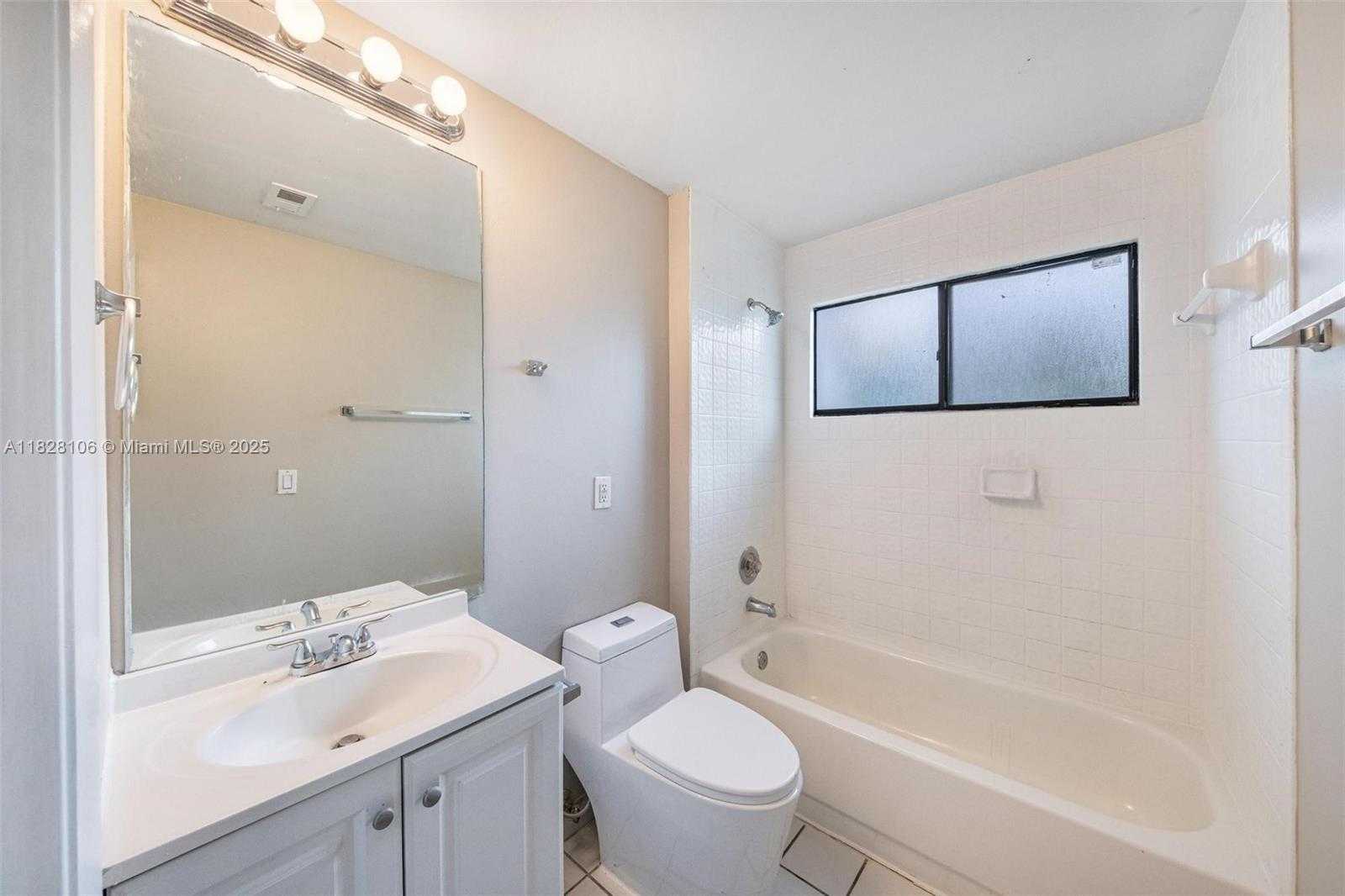 Small Image of 620 LAUREL WAY, North Lauderdale Number 15