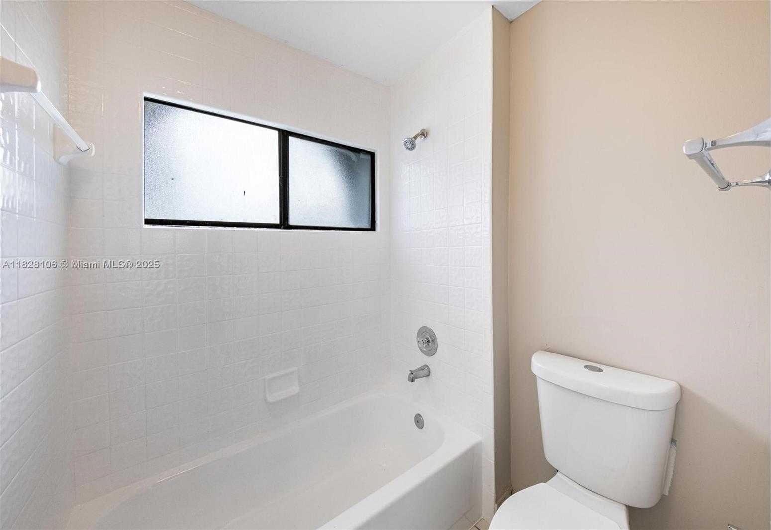 Small Image of 620 LAUREL WAY, North Lauderdale Number 18