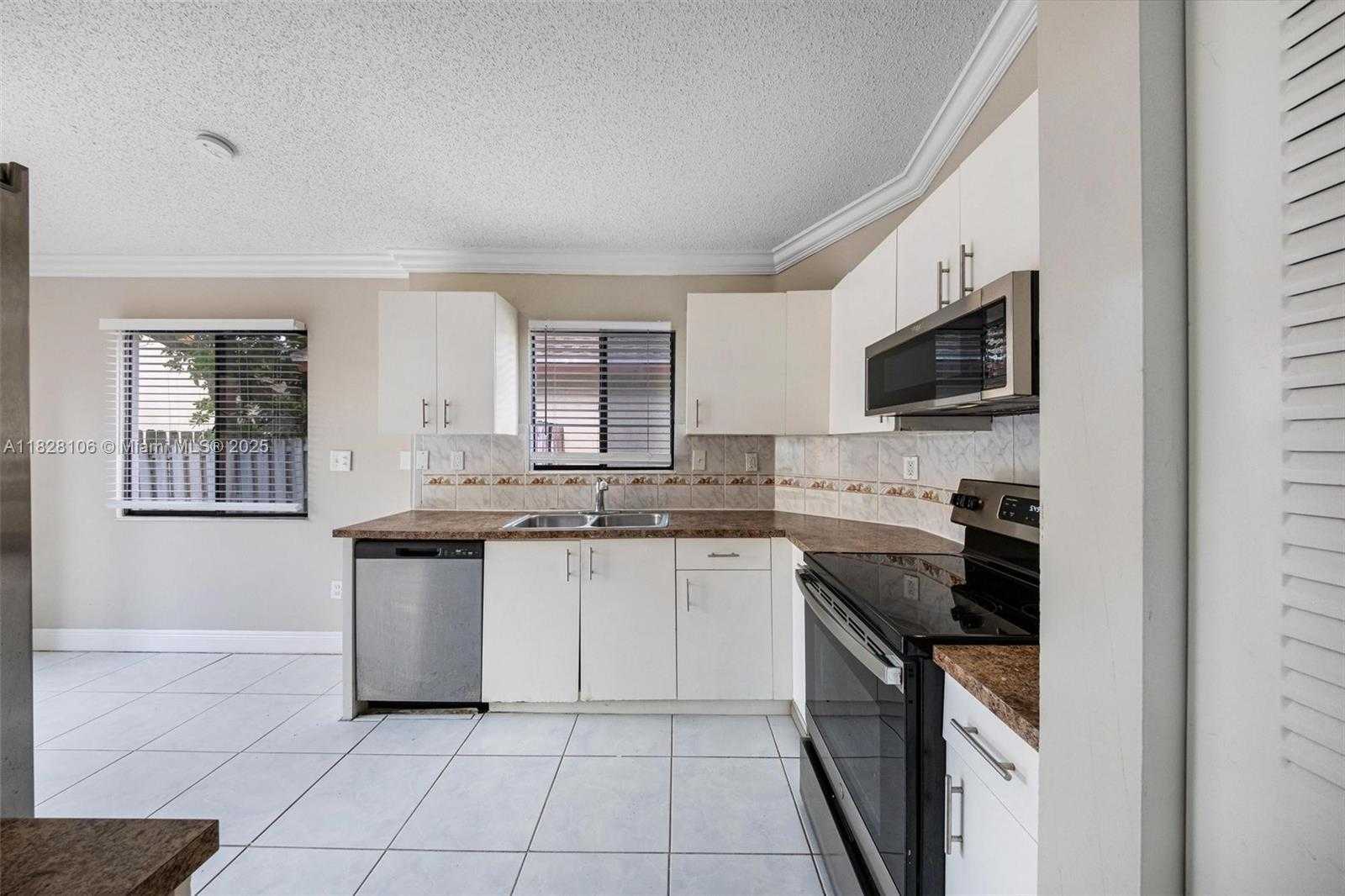 Small Image of 620 LAUREL WAY, North Lauderdale Number 2