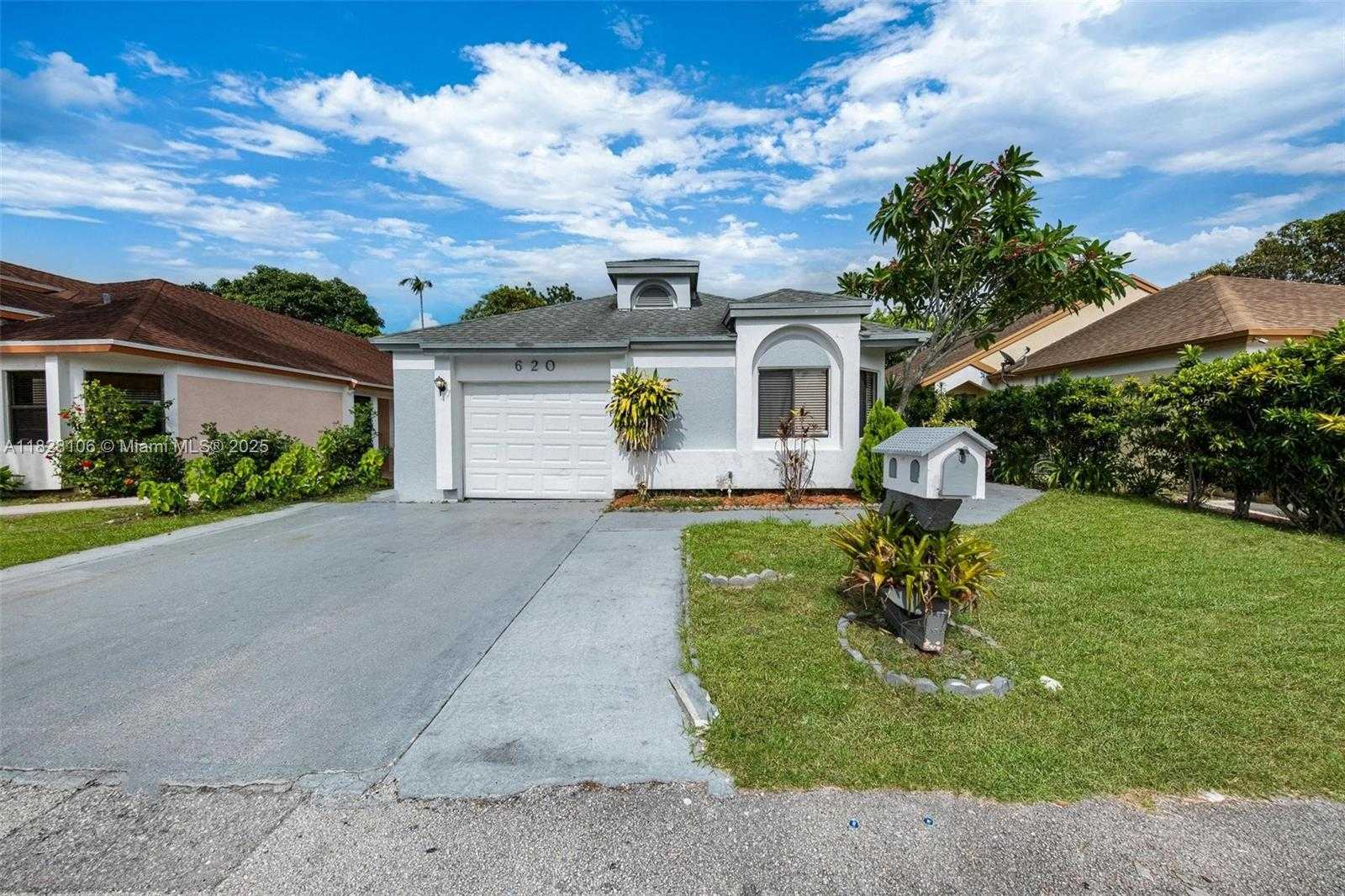 Small Image of 620 LAUREL WAY, North Lauderdale Number 23