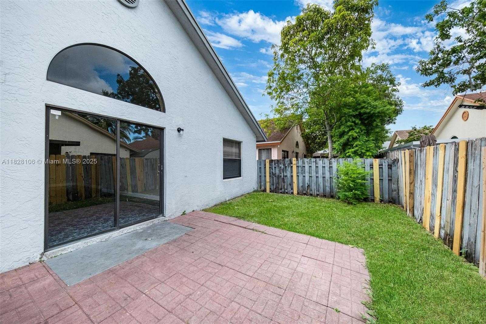 Small Image of 620 LAUREL WAY, North Lauderdale Number 27