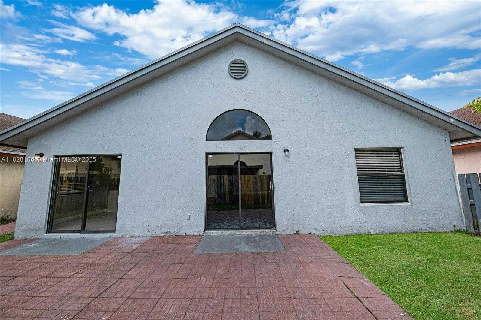Small Image of 620 LAUREL WAY, North Lauderdale Number 33