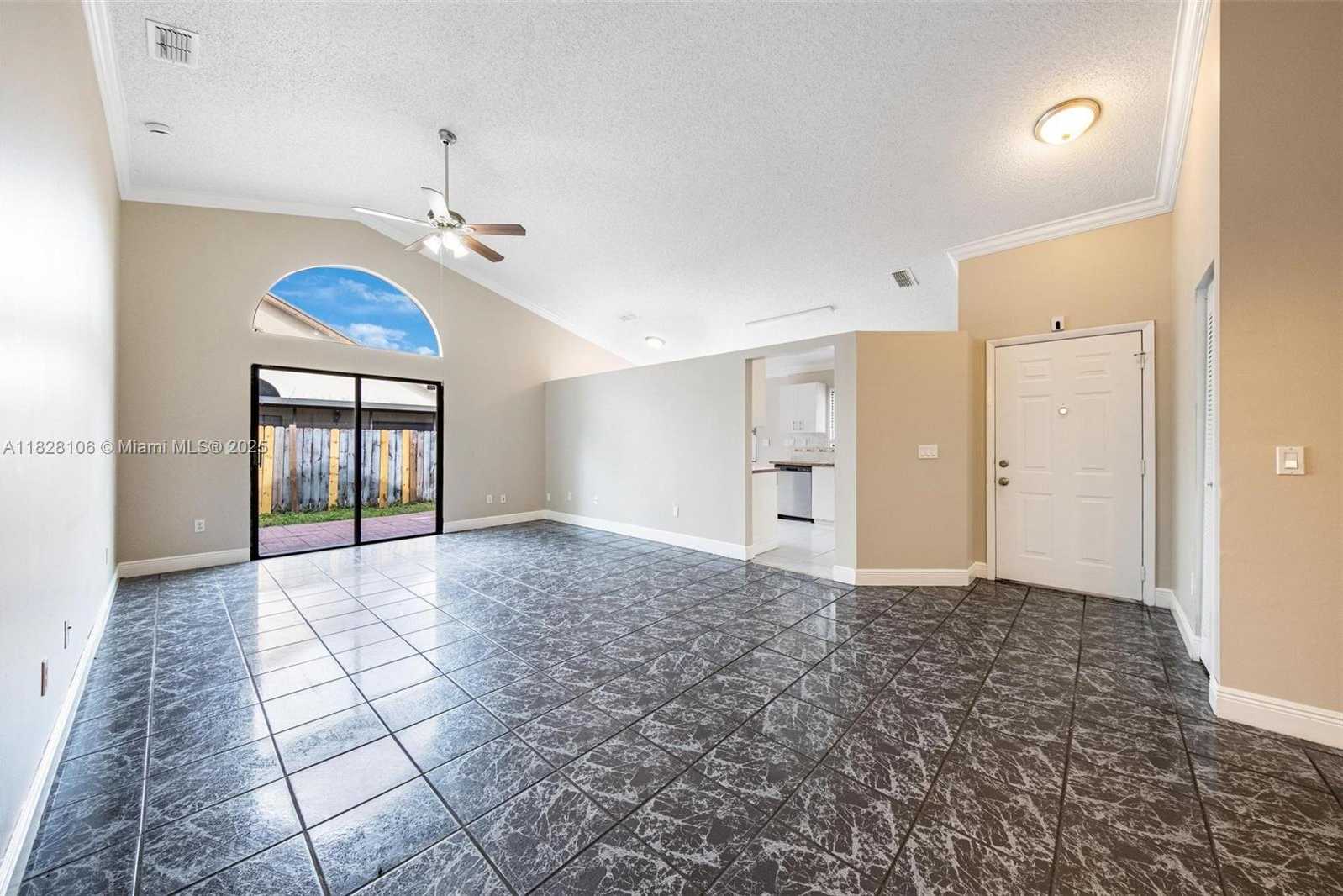 Small Image of 620 LAUREL WAY, North Lauderdale Number 4