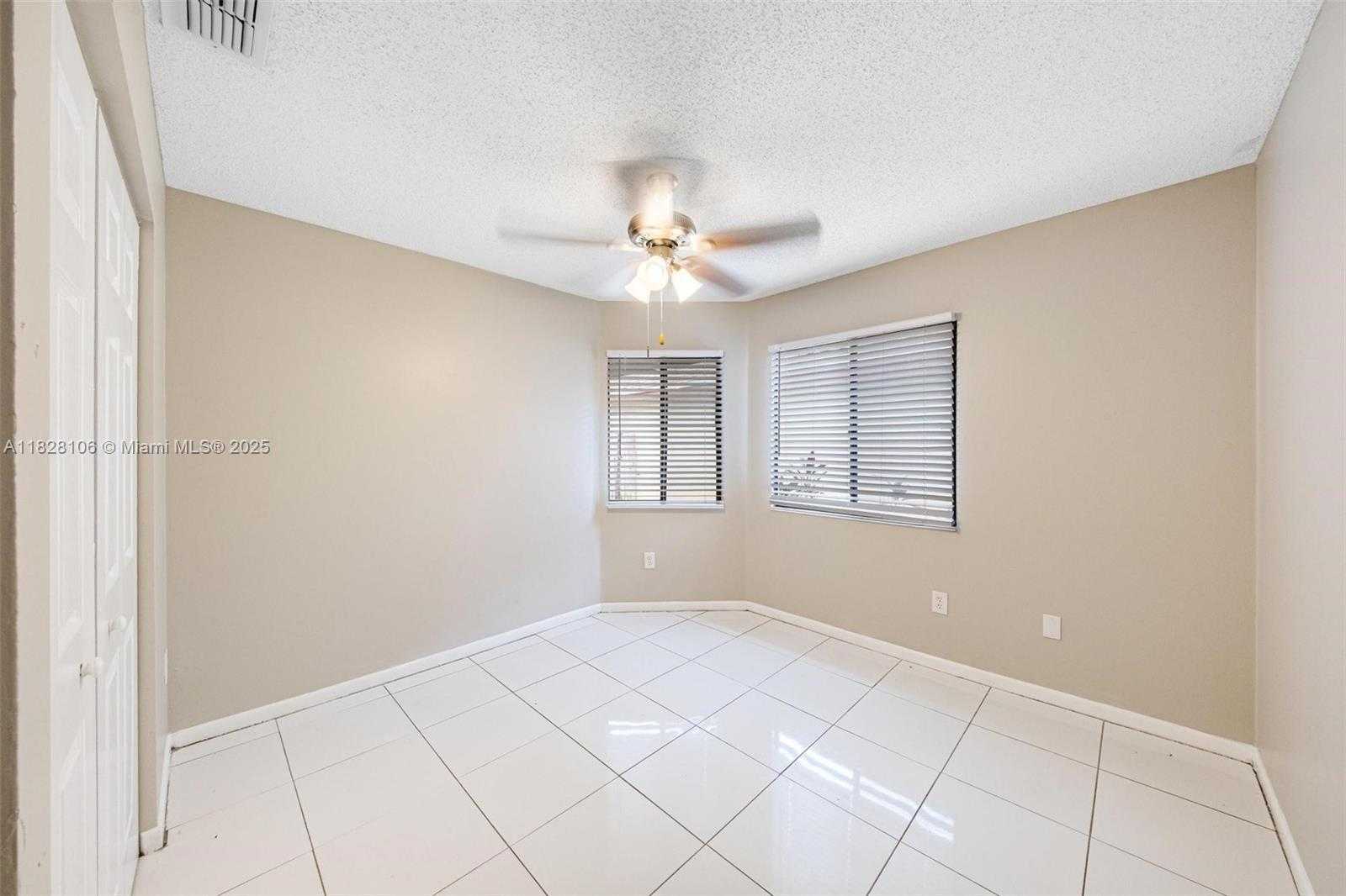 Small Image of 620 LAUREL WAY, North Lauderdale Number 5