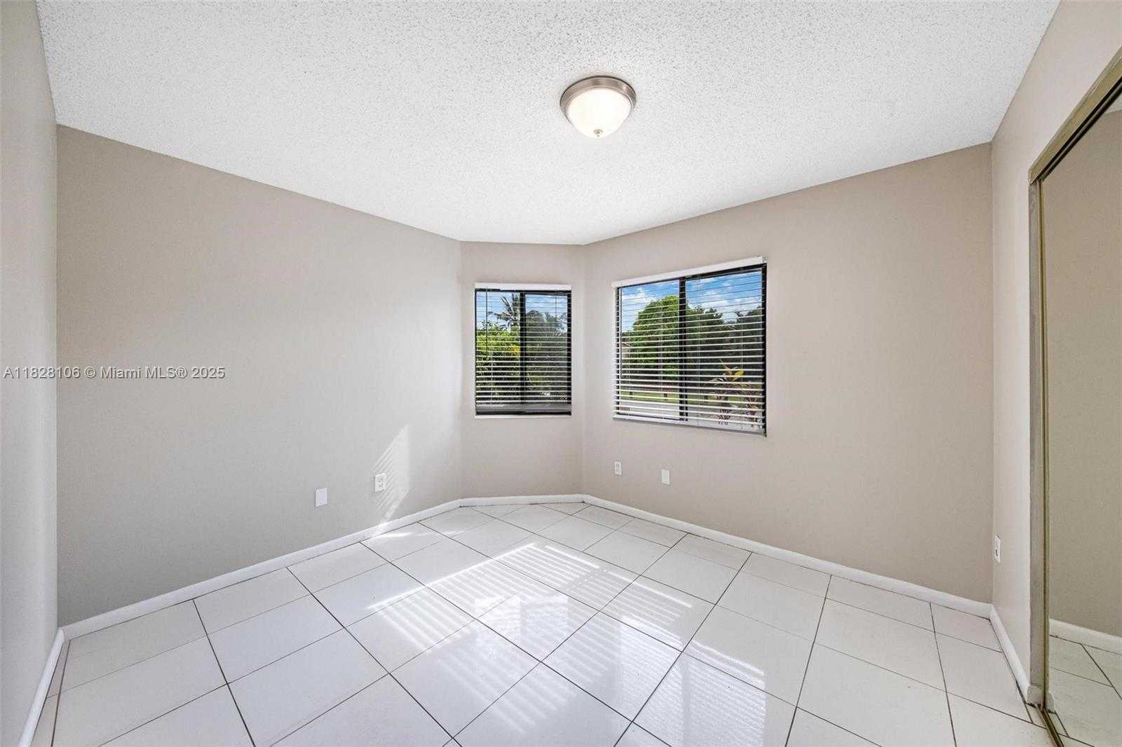 Small Image of 620 LAUREL WAY, North Lauderdale Number 6