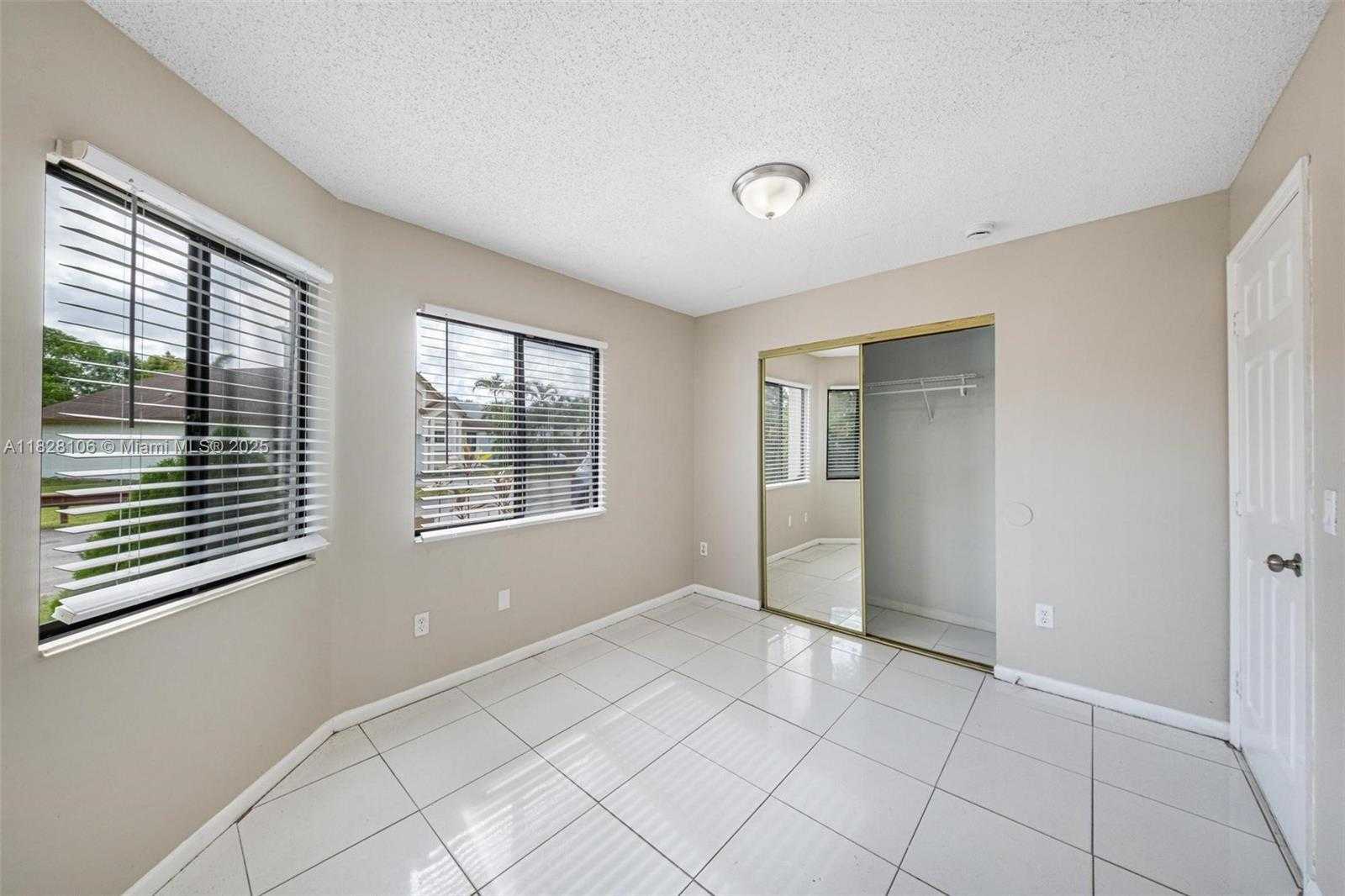 Small Image of 620 LAUREL WAY, North Lauderdale Number 7