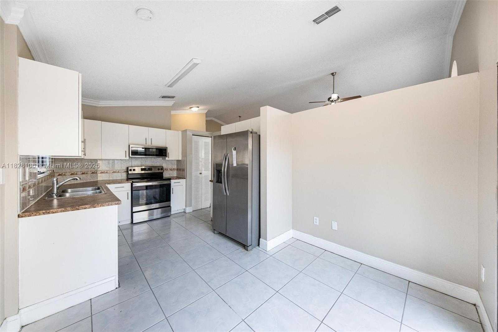 Small Image of 620 LAUREL WAY, North Lauderdale Number 8