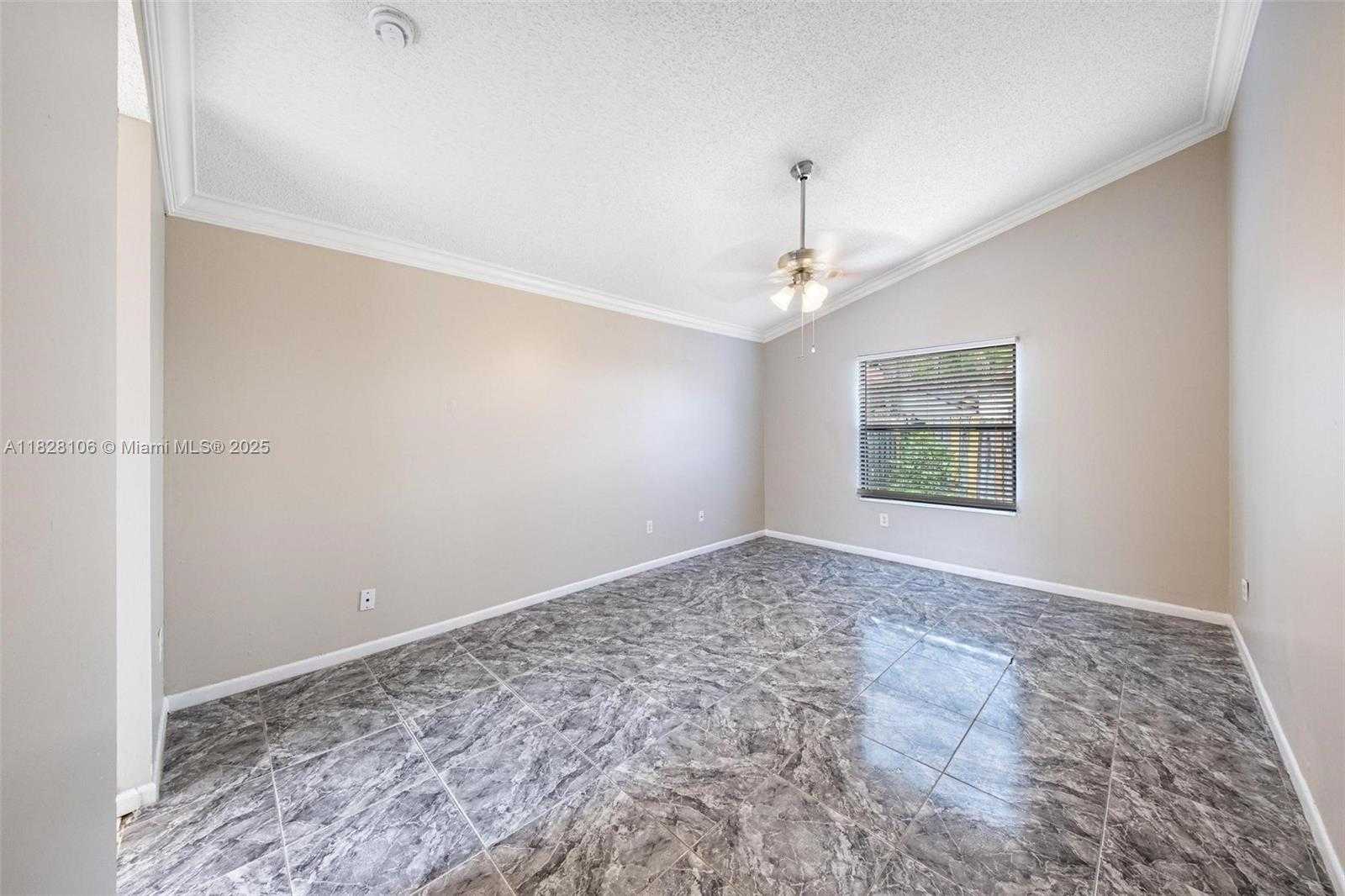 Small Image of 620 LAUREL WAY, North Lauderdale Number 9