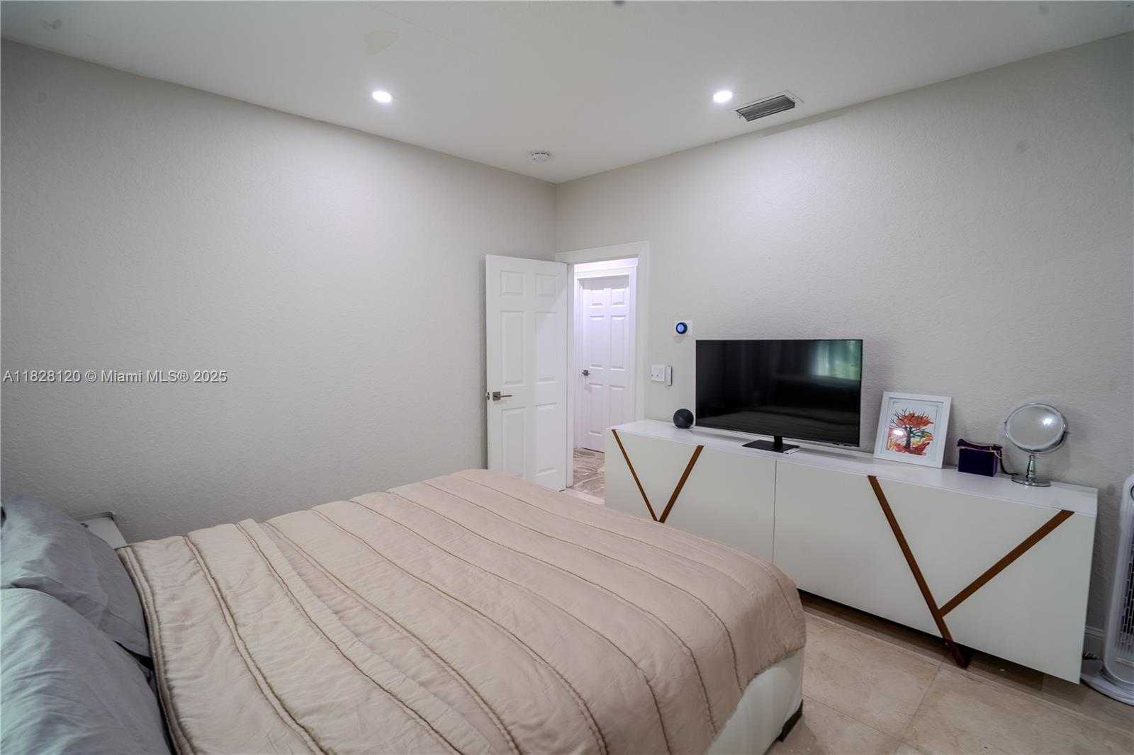 Small Image of 2493 POINCIANA DR, Weston Number 42